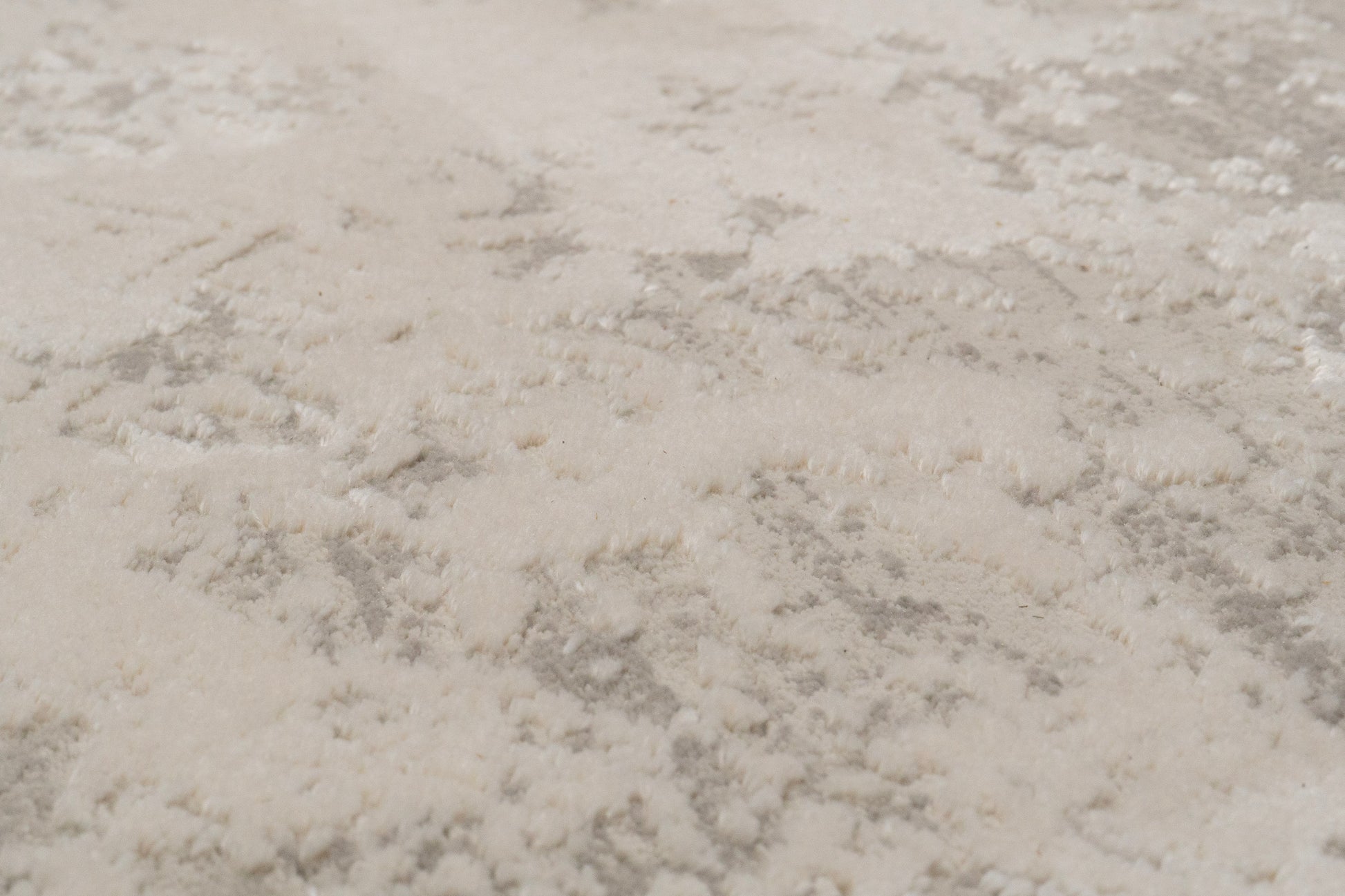 Quartz Transitional Ivory Distressed Medium Pile Rug