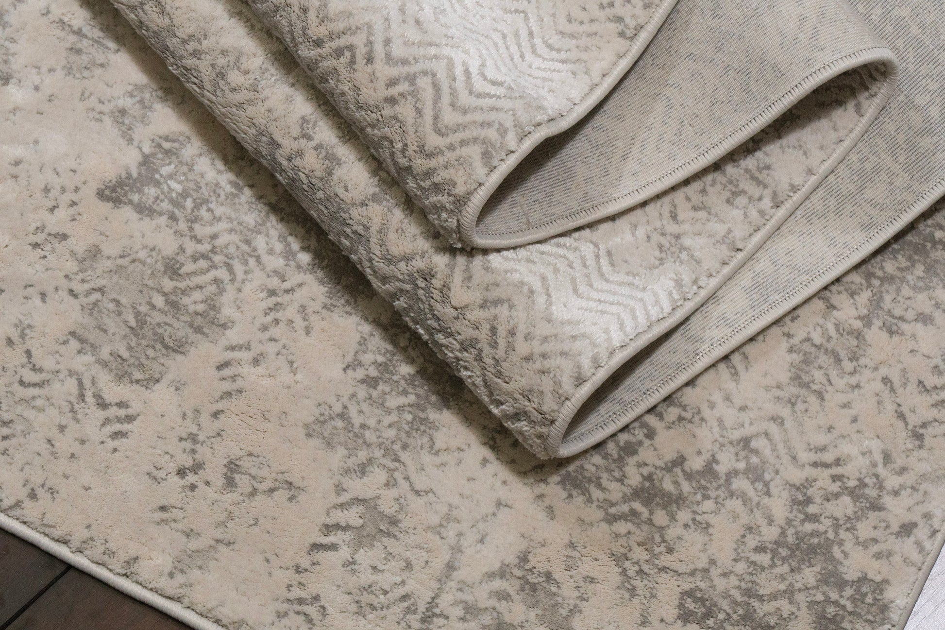 Quartz Transitional Ivory Distressed Medium Pile Rug