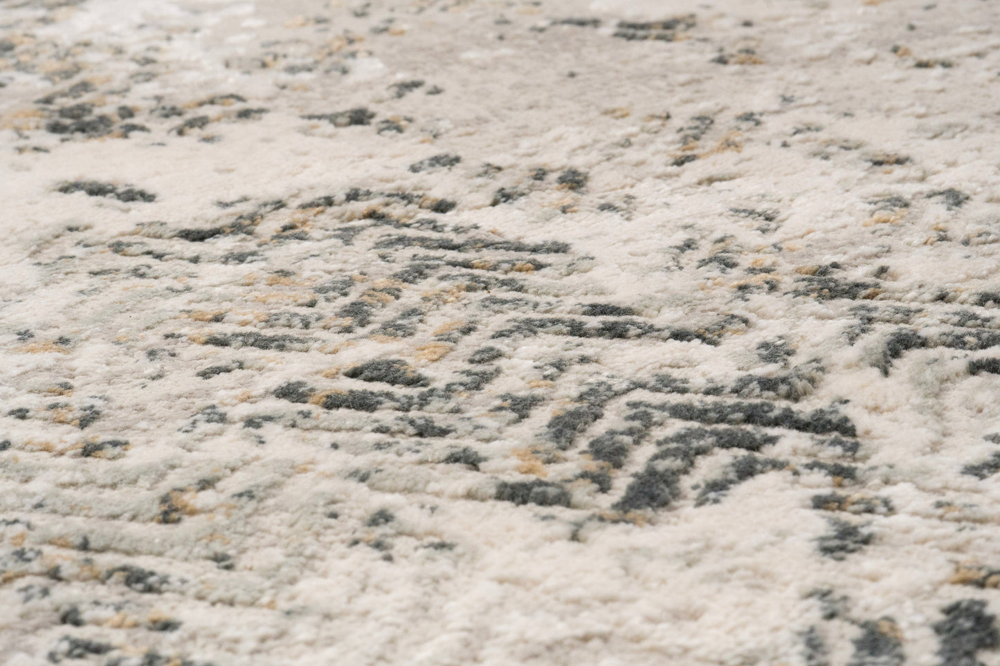 Quartz Transitional Ivory/Grey Distressed Medium Pile Rug