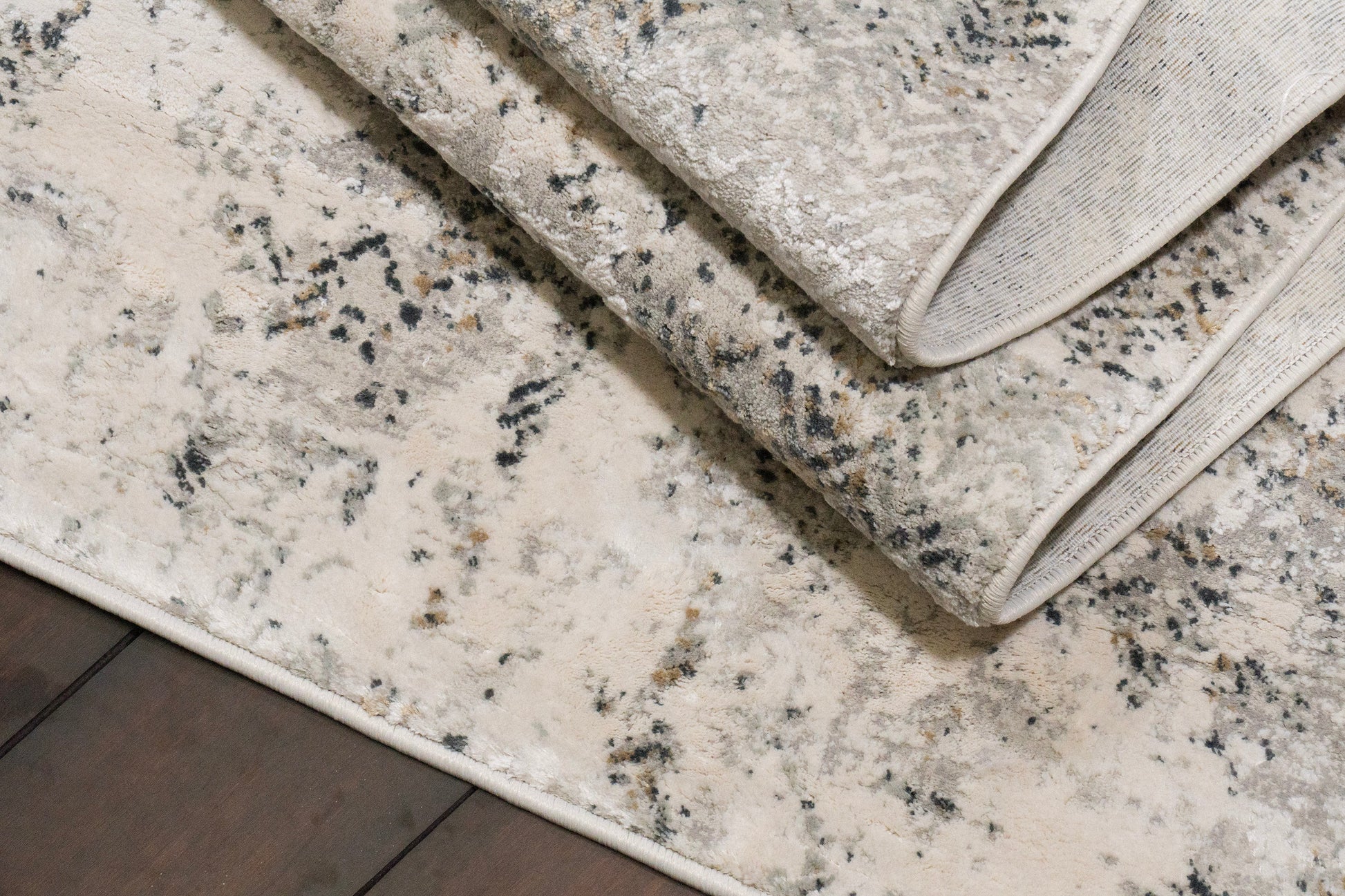 Quartz Transitional Ivory/Grey Distressed Medium Pile Rug