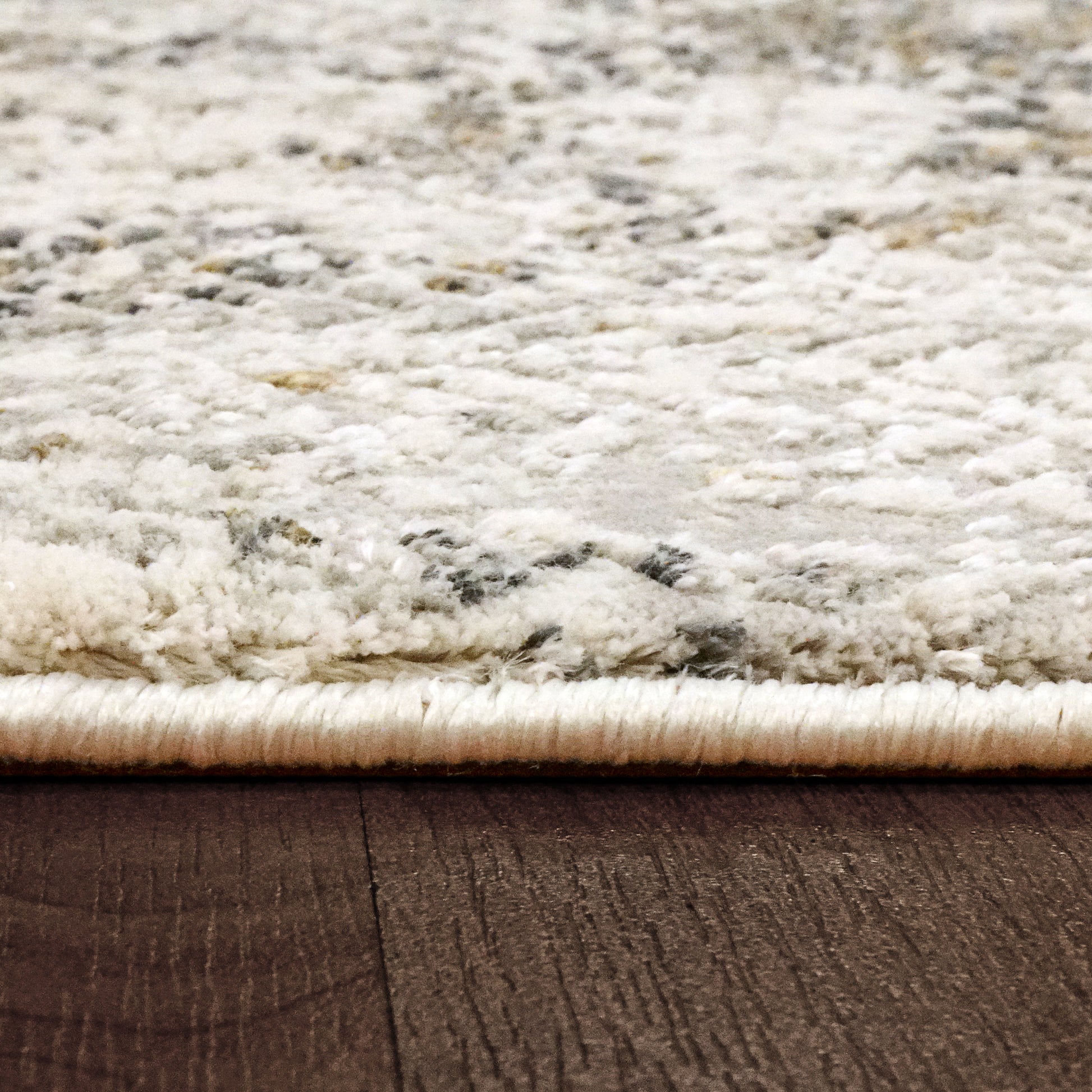 Quartz Transitional Ivory/Grey Distressed Medium Pile Rug
