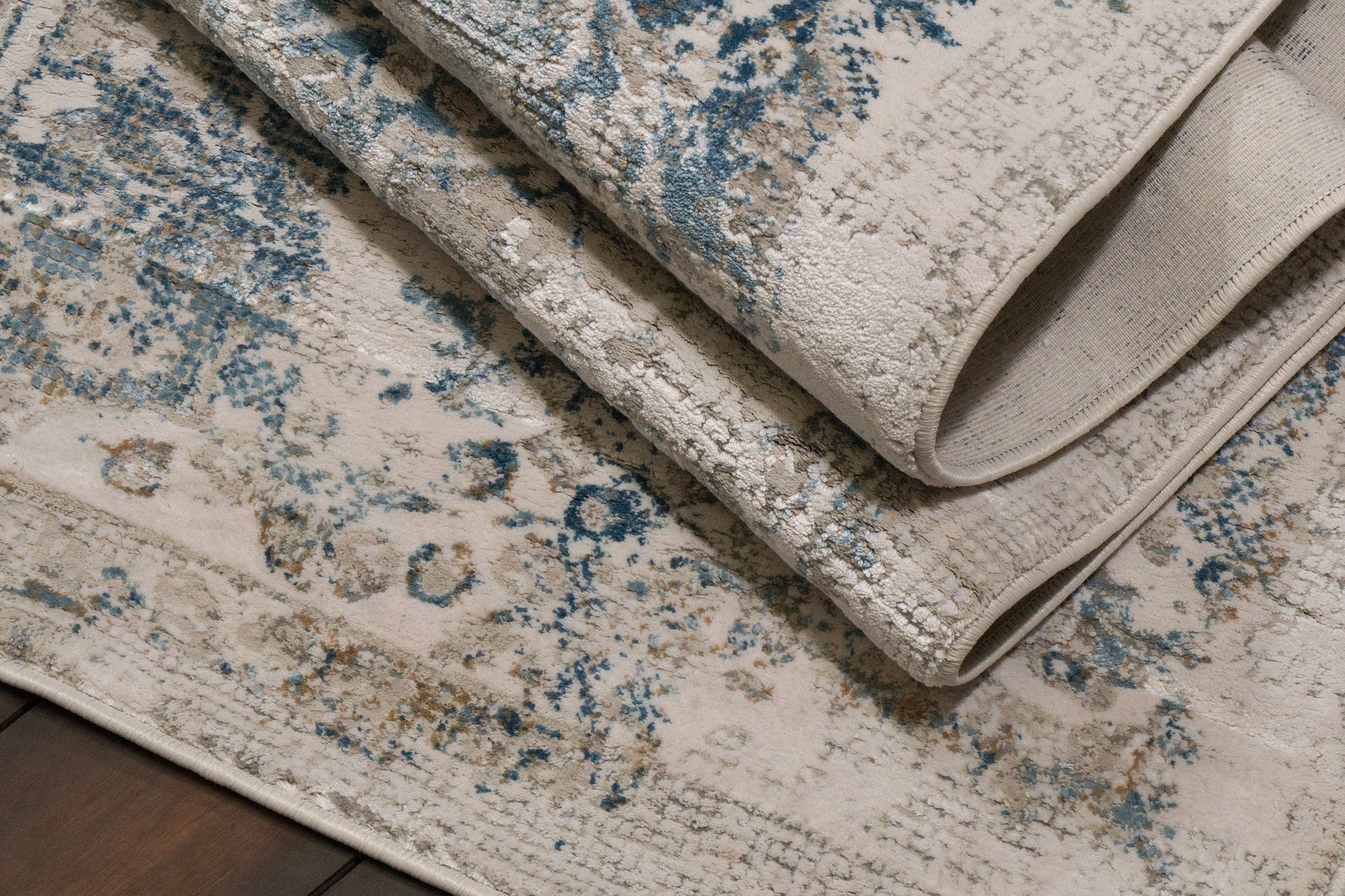 Quartz Transitional Ivory/Multi Distressed Medium Pile Rug