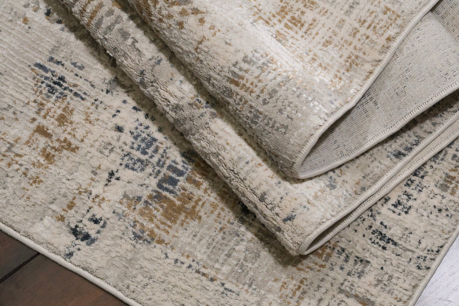 Quartz Transitional Ivory/Slate Distressed Medium Pile Rug