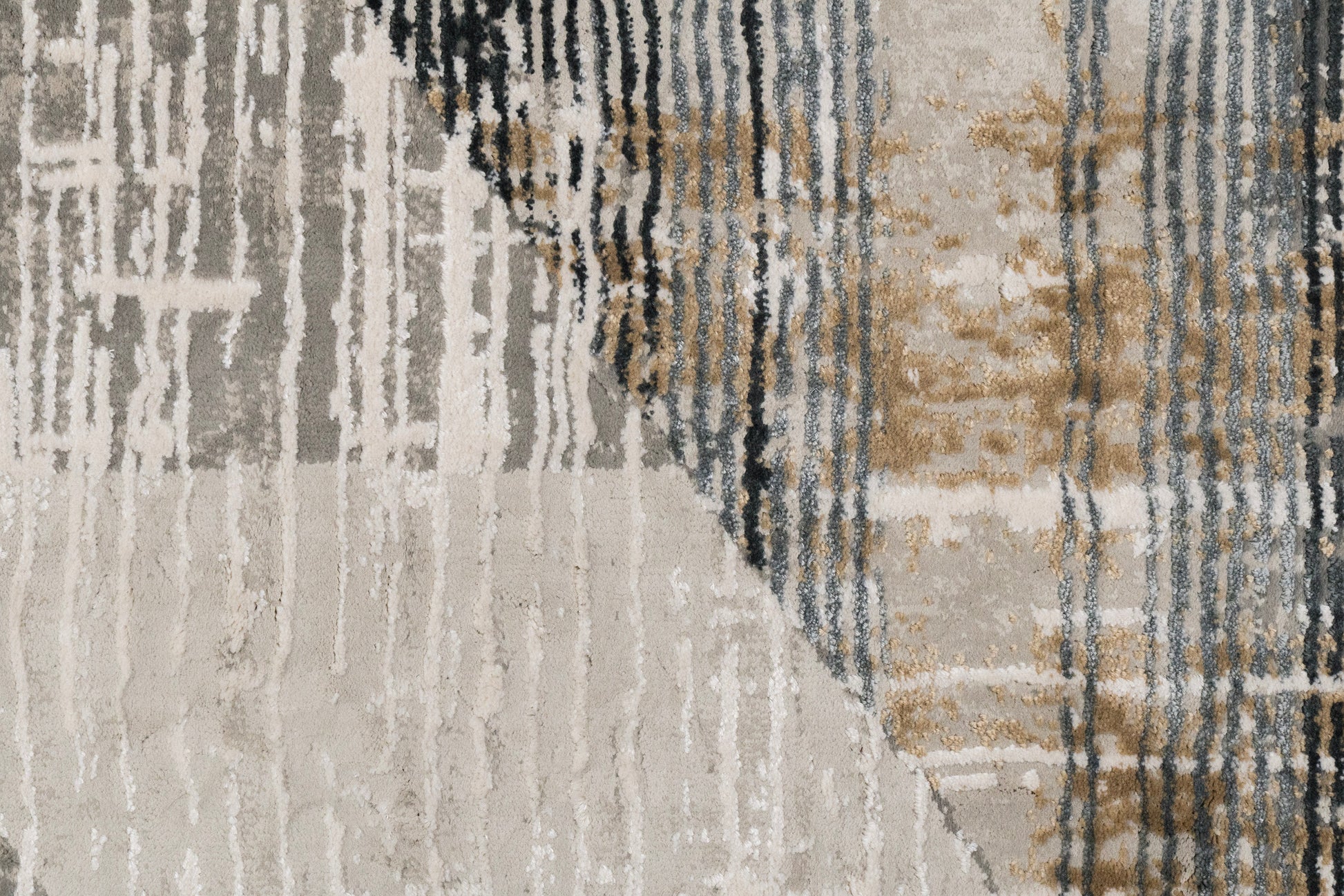 Quartz Transitional Ivory/Slate Distressed Medium Pile Rug