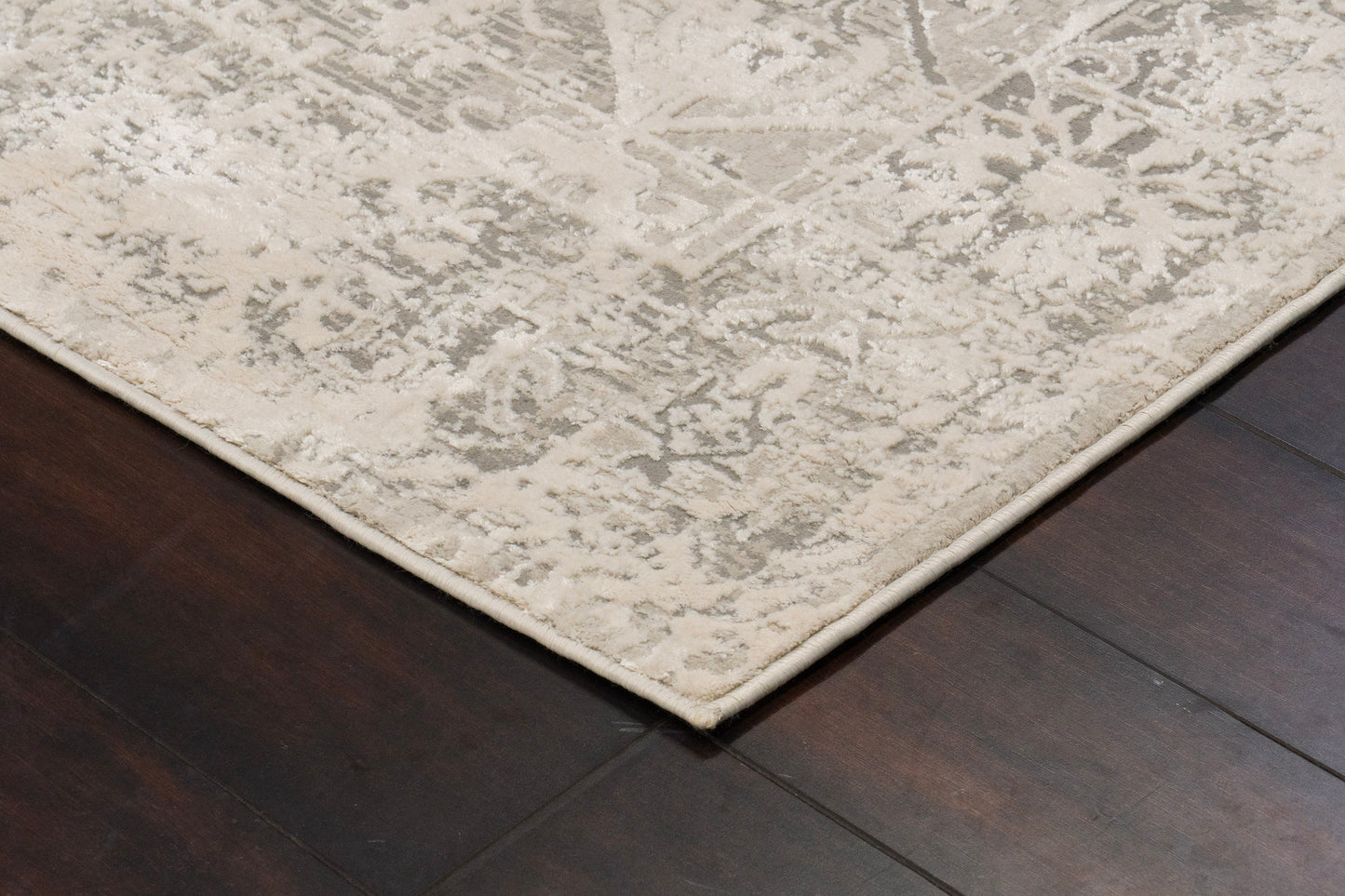 Quartz Transitional Ivory Distressed Medium Pile Rug