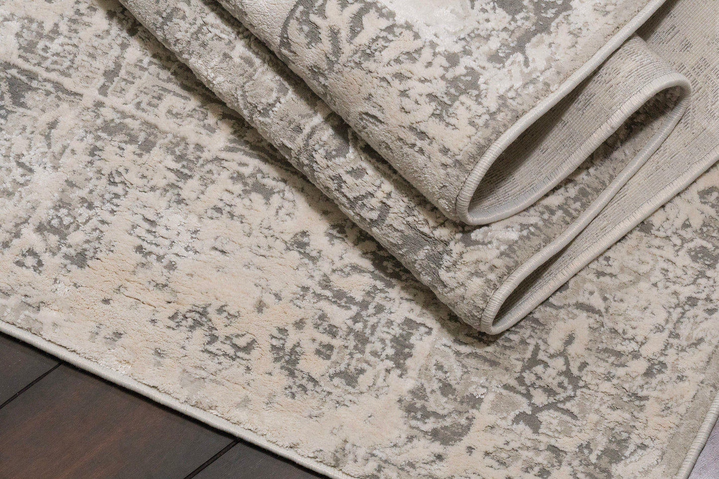 Quartz Transitional Ivory Distressed Medium Pile Rug
