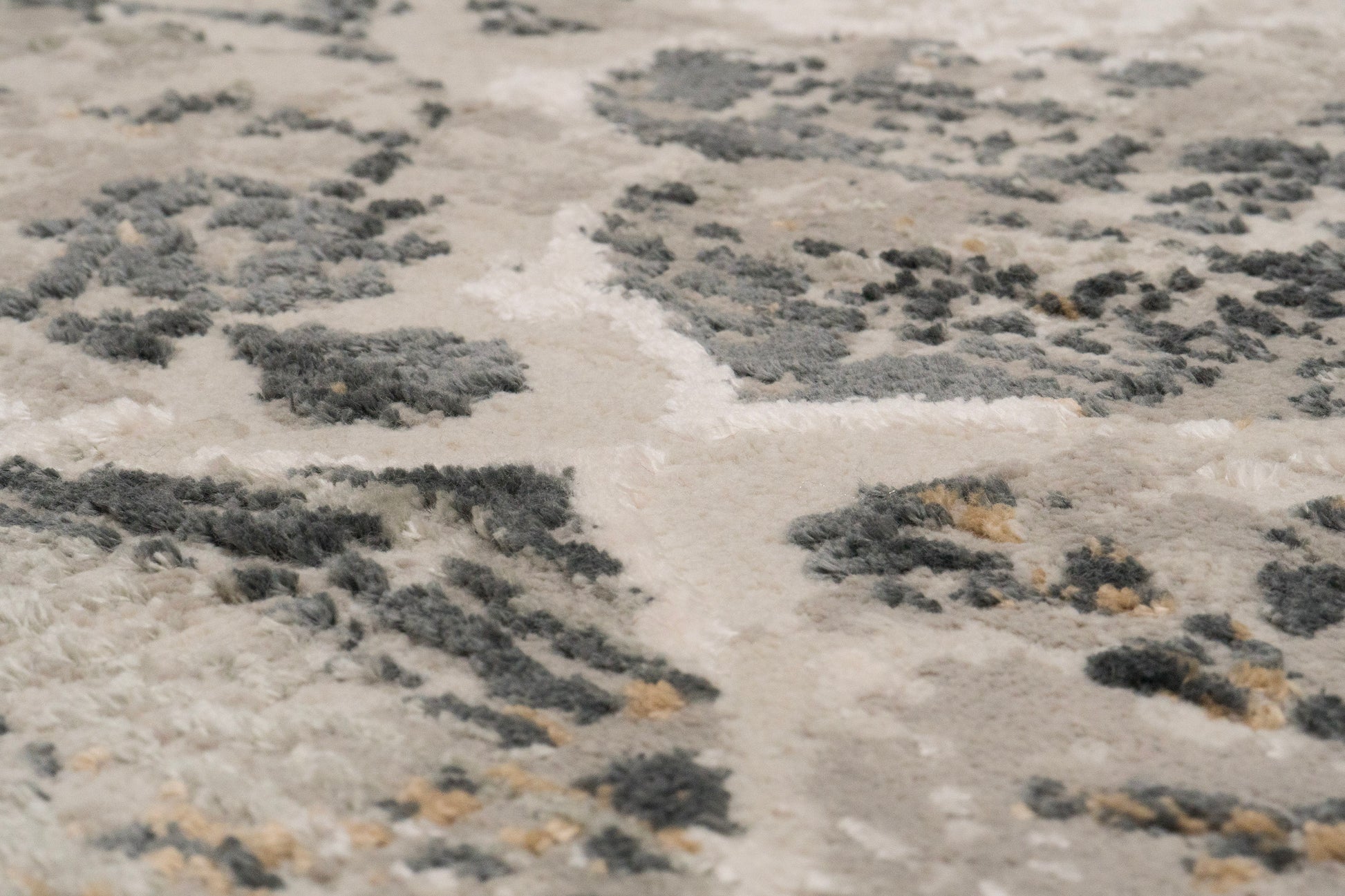 Quartz Transitional Ivory/Grey Distressed Medium Pile Rug