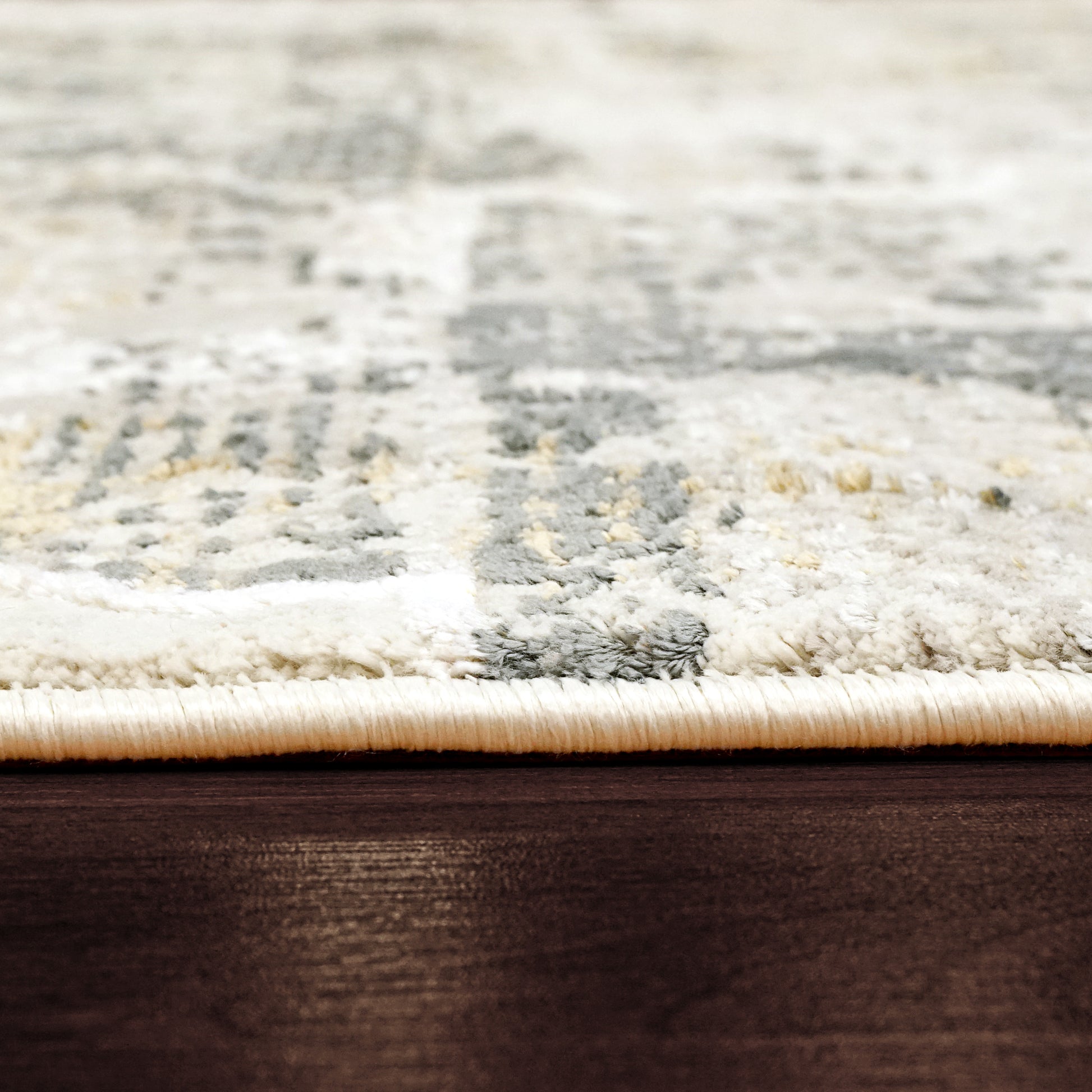 Quartz Transitional Ivory/Grey Distressed Medium Pile Rug