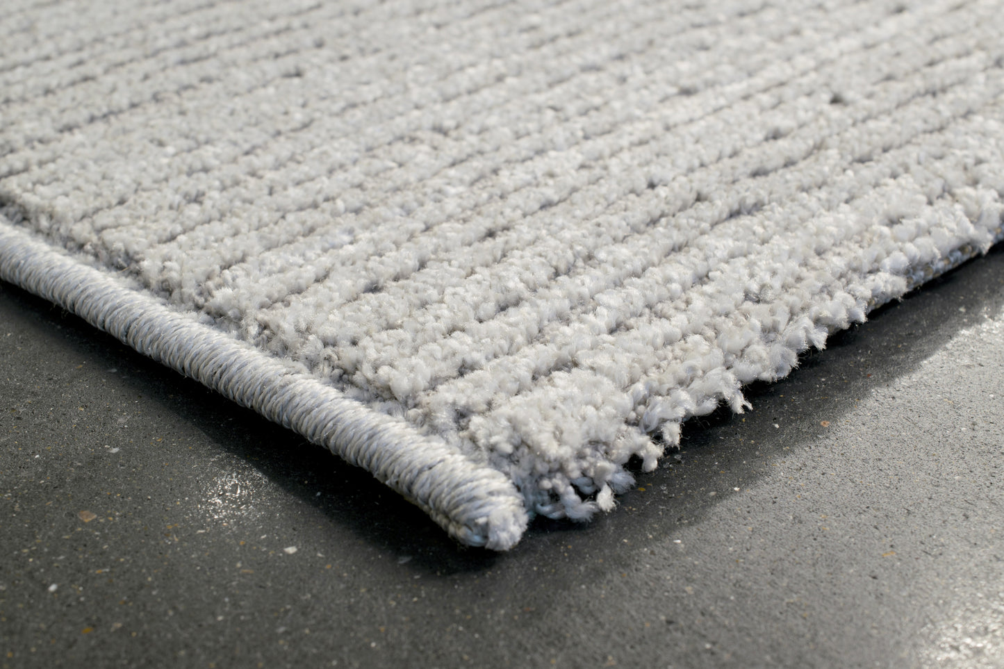 Quin Solid Light Grey Solid Color High-Low Rug