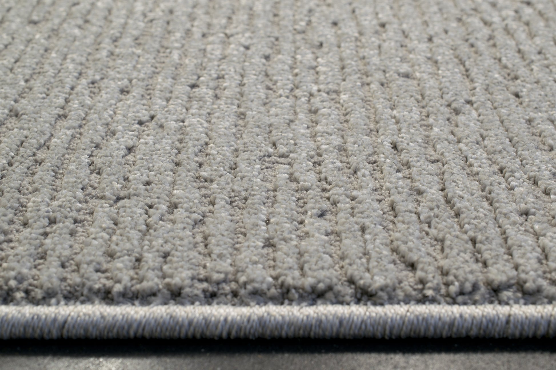 Quin Solid Light Grey Solid Color High-Low Rug