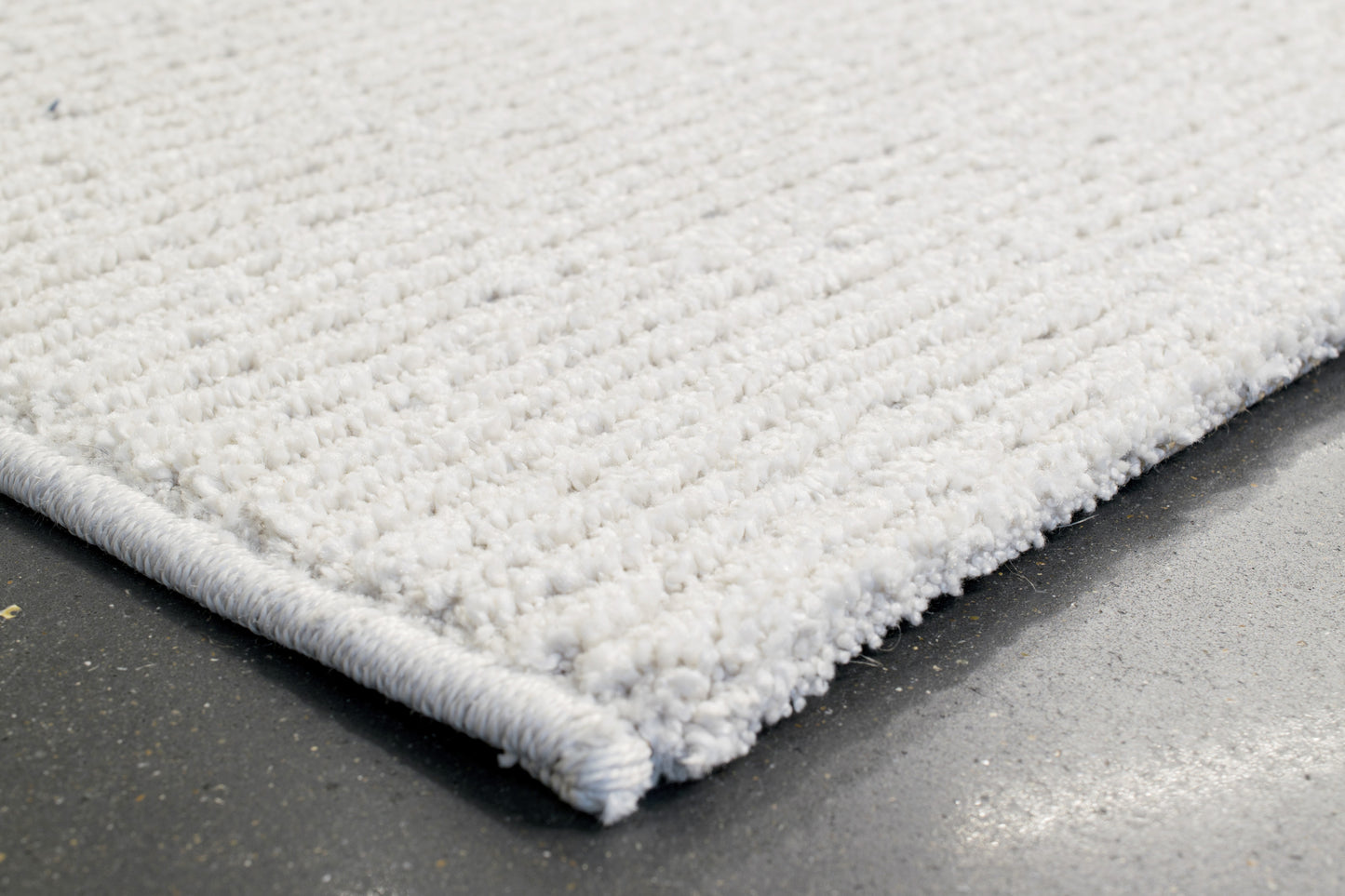 Quin Solid Ivory Solid Color High-Low Rug