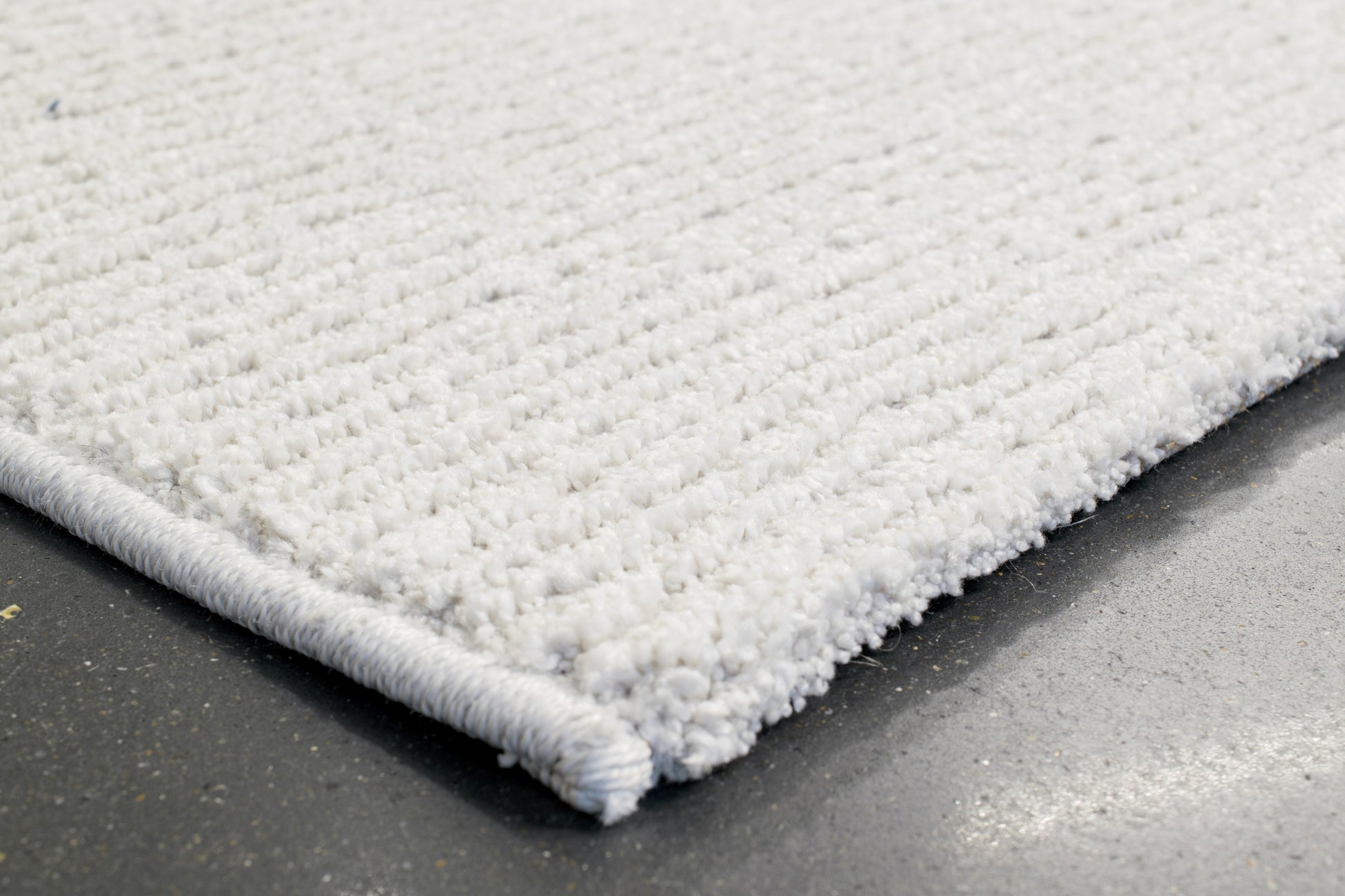 Quin Solid Ivory Solid Color High-Low Rug