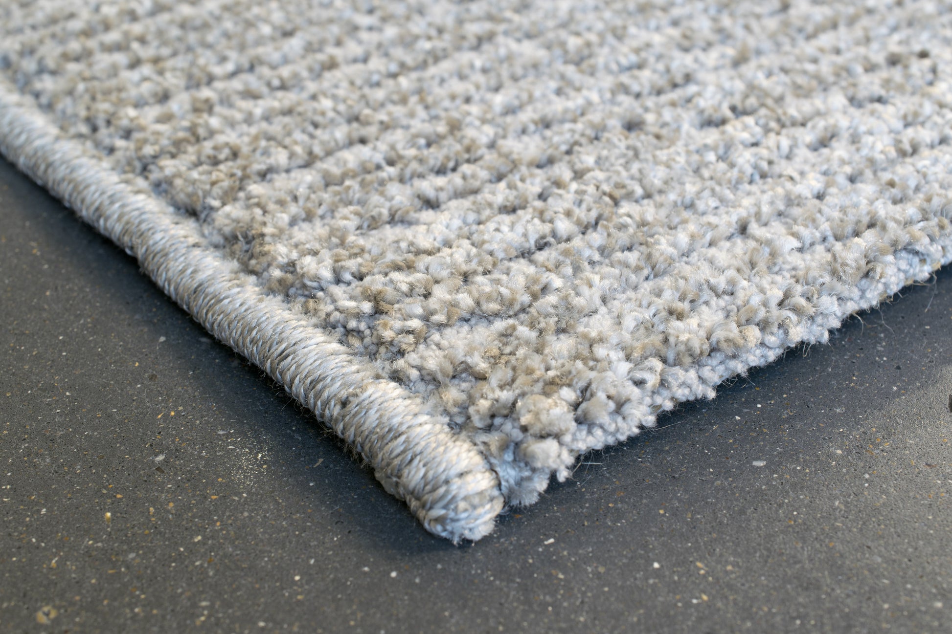Quin Solid Grey Solid Color High-Low Rug