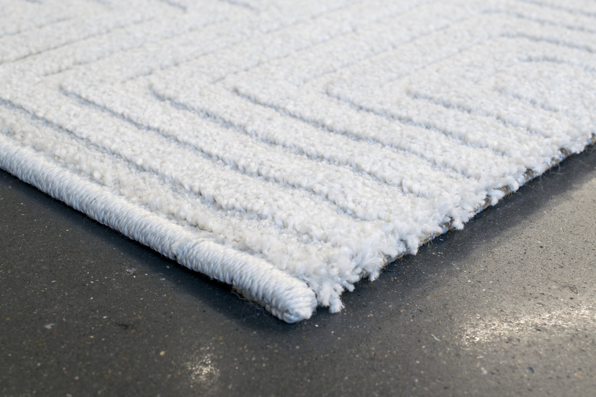 Quin Modern Ivory Geometric High-Low Rug