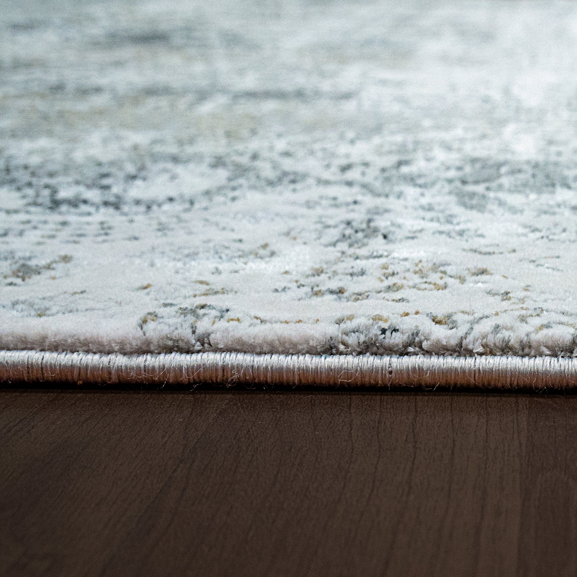 Ruby Transitional Ivory/Grey Distressed Medium Pile Rug