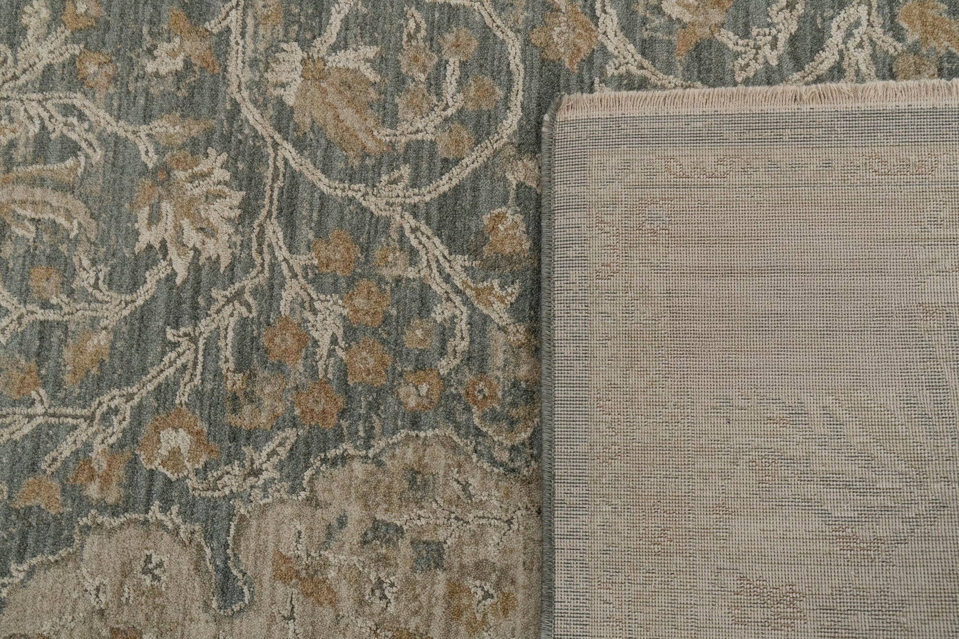 Solace Traditional Beige/Blue Medallion Medium Pile Rug
