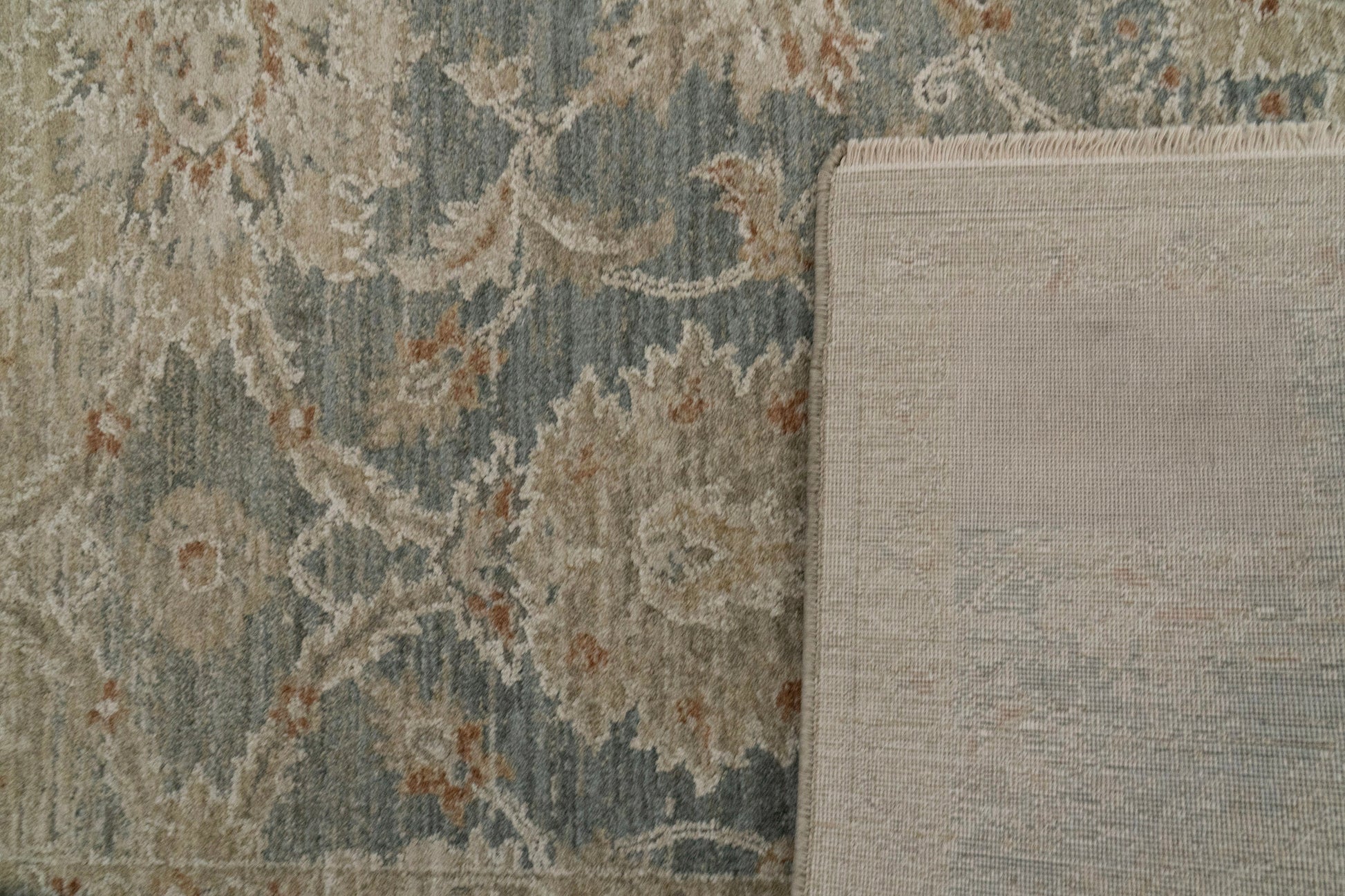 Solace Traditional Cream/Beige/Navy Floral Medium Pile Rug