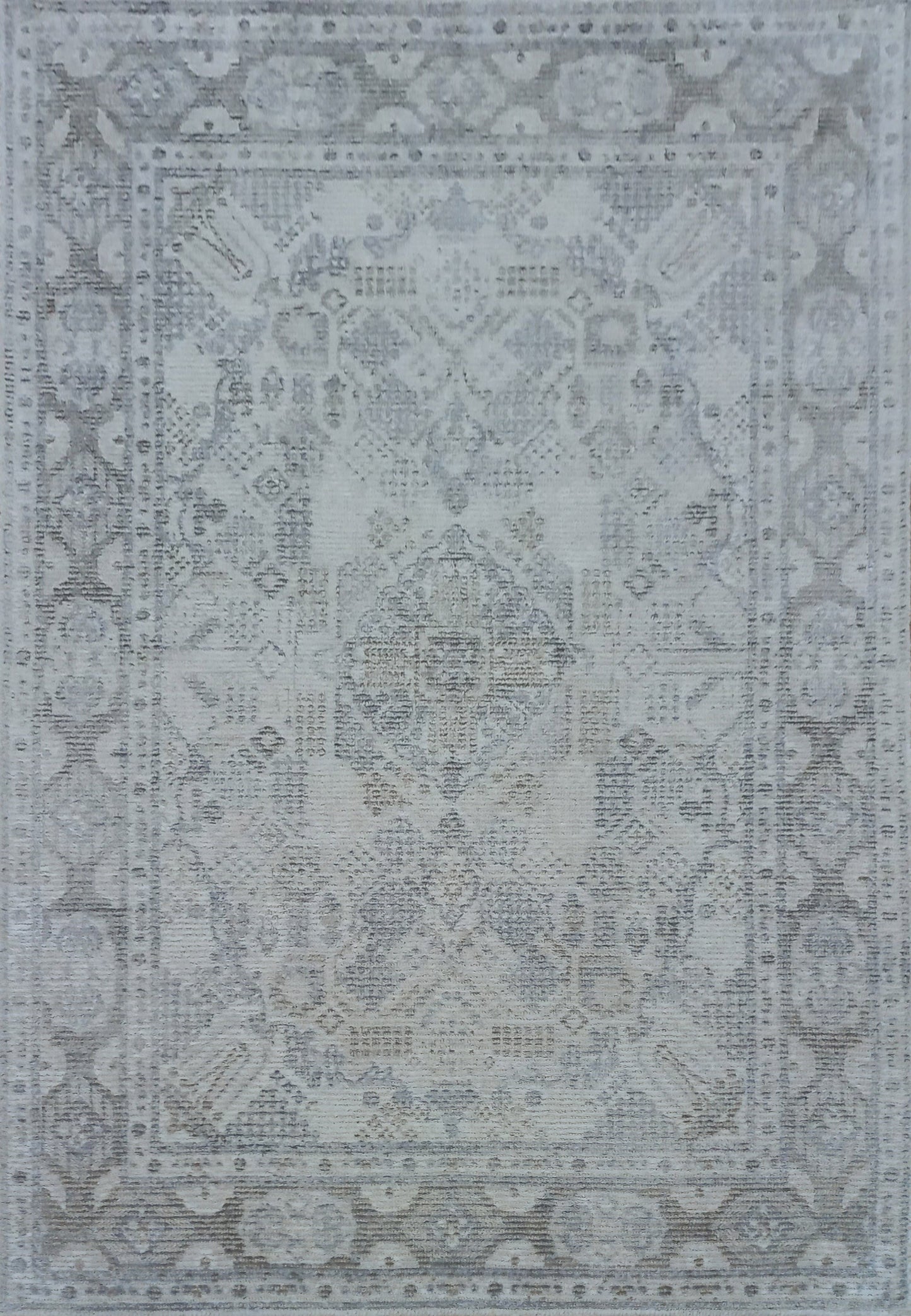 Stefano Traditional Ivory/Beige/Grey Medallion Medium Pile Rug