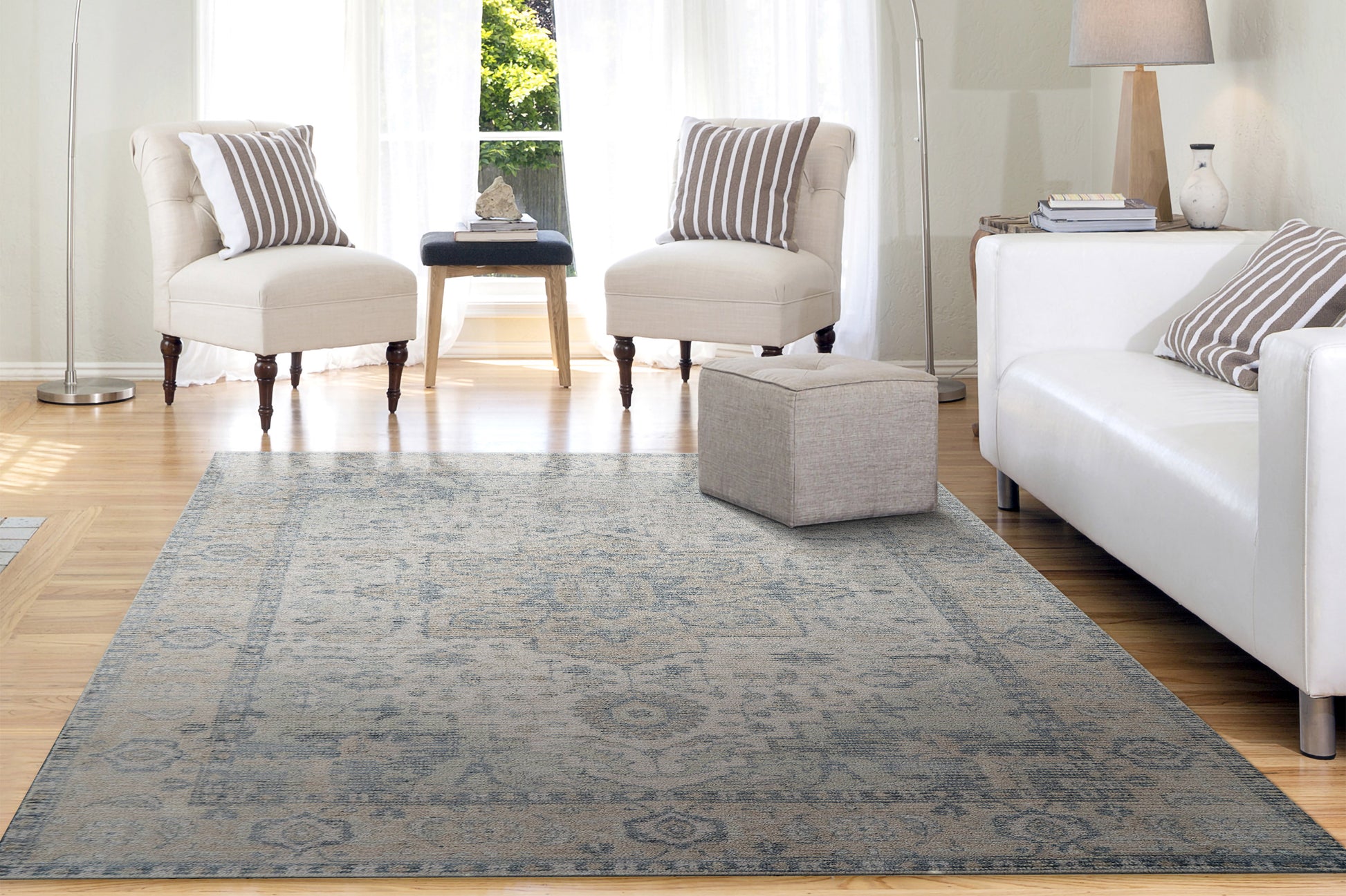 Stefano Traditional Beige/Navy Medallion Medium Pile Rug