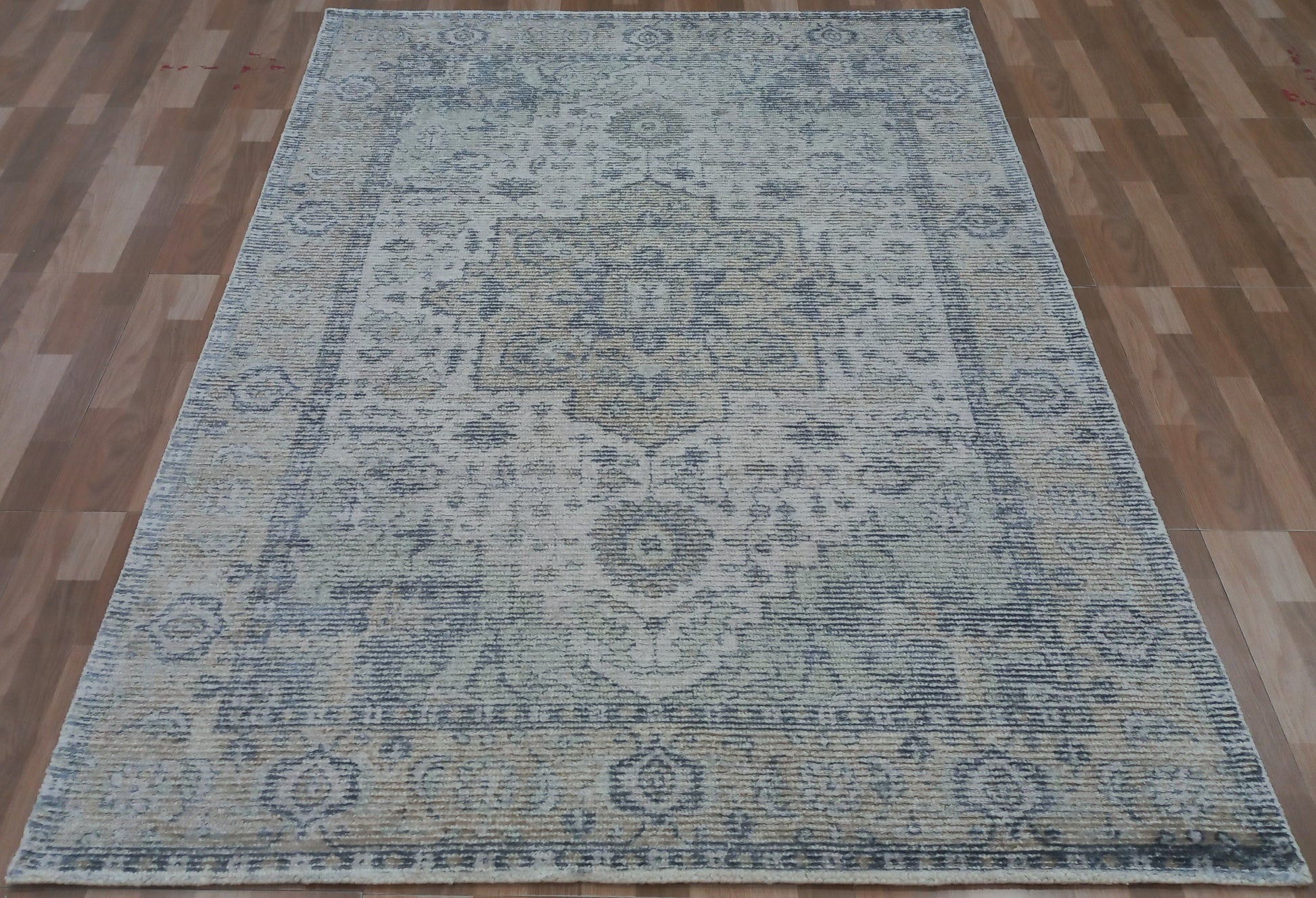 Stefano Traditional Beige/Navy Medallion Medium Pile Rug