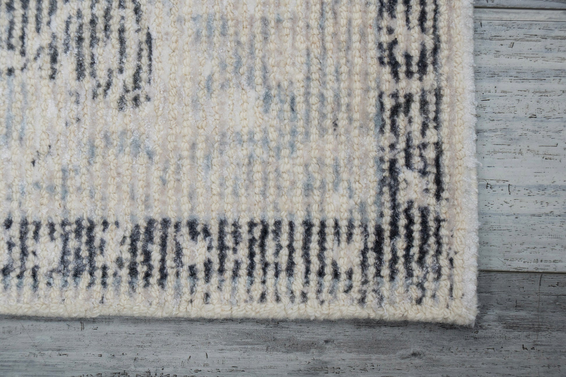 Stefano Traditional Ivory/Grey Medallion Medium Pile Rug