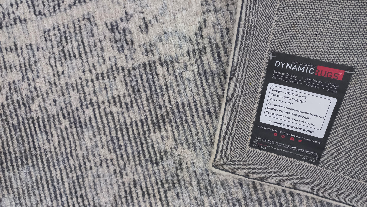 Stefano Traditional Ivory/Grey Medallion Medium Pile Rug