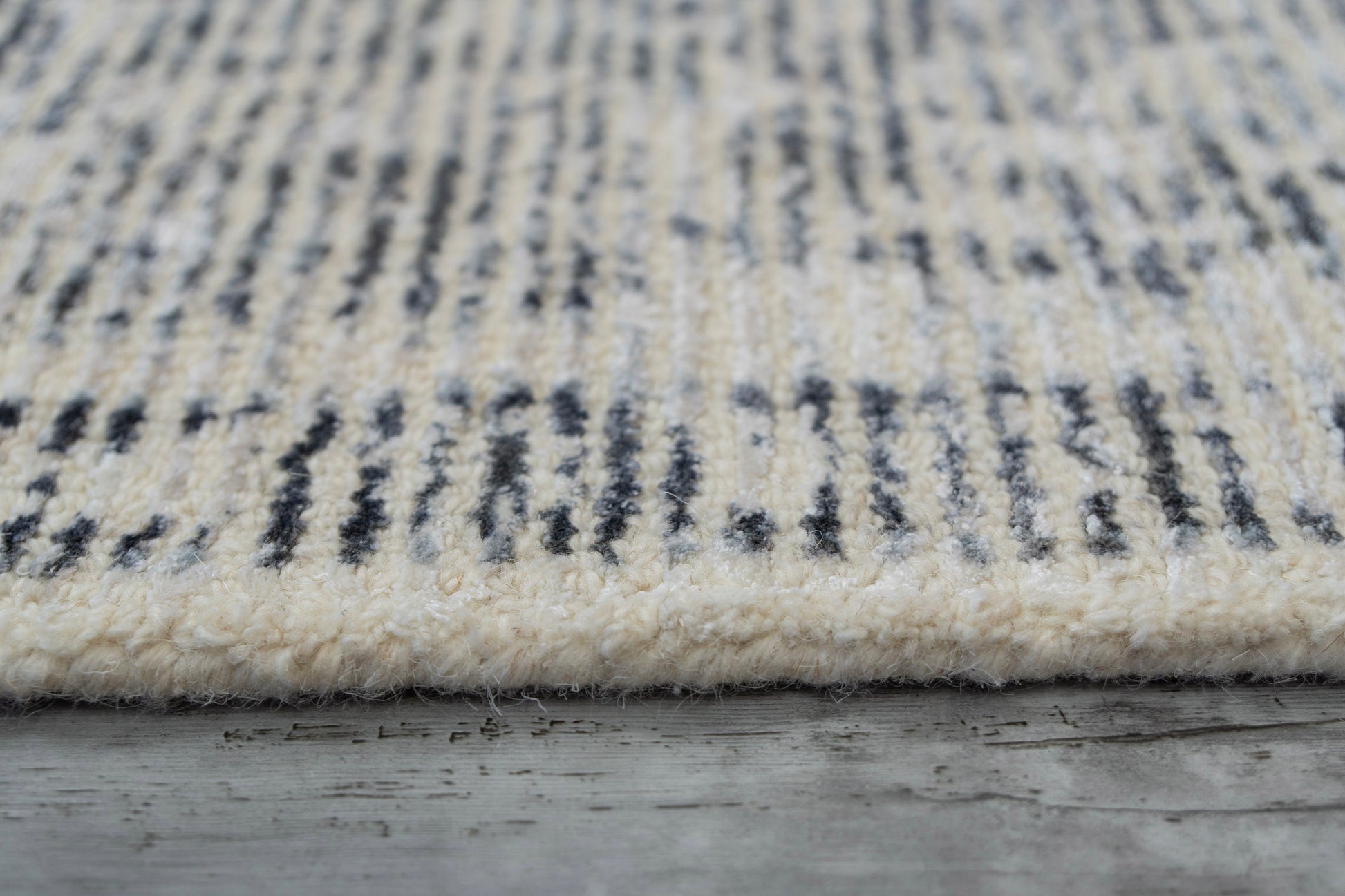 Stefano Traditional Ivory/Grey Medallion Medium Pile Rug