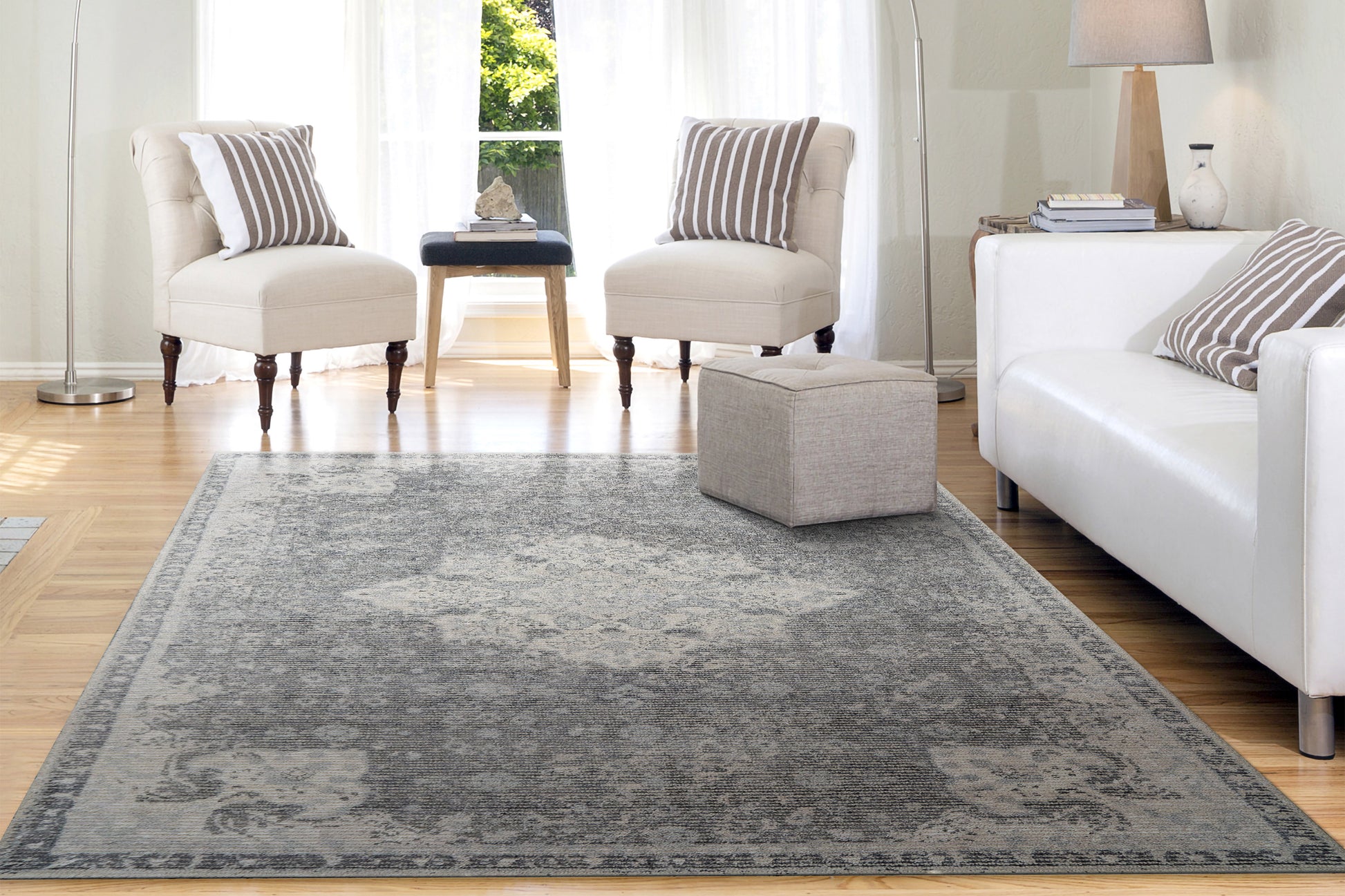 Stefano Traditional Ivory/Grey Medallion Medium Pile Rug