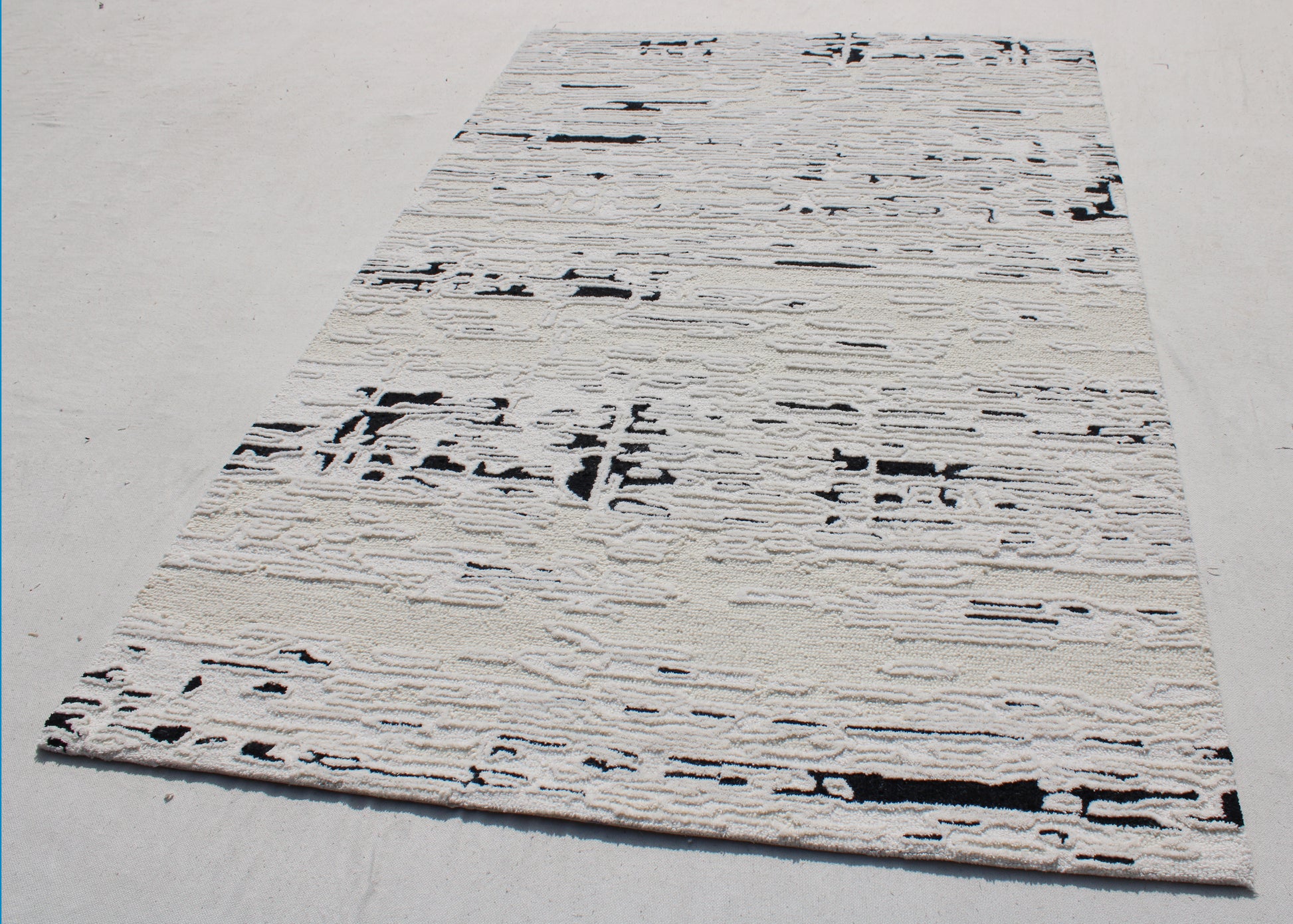 Trono Modern Black/White Abstract High-Low Rug
