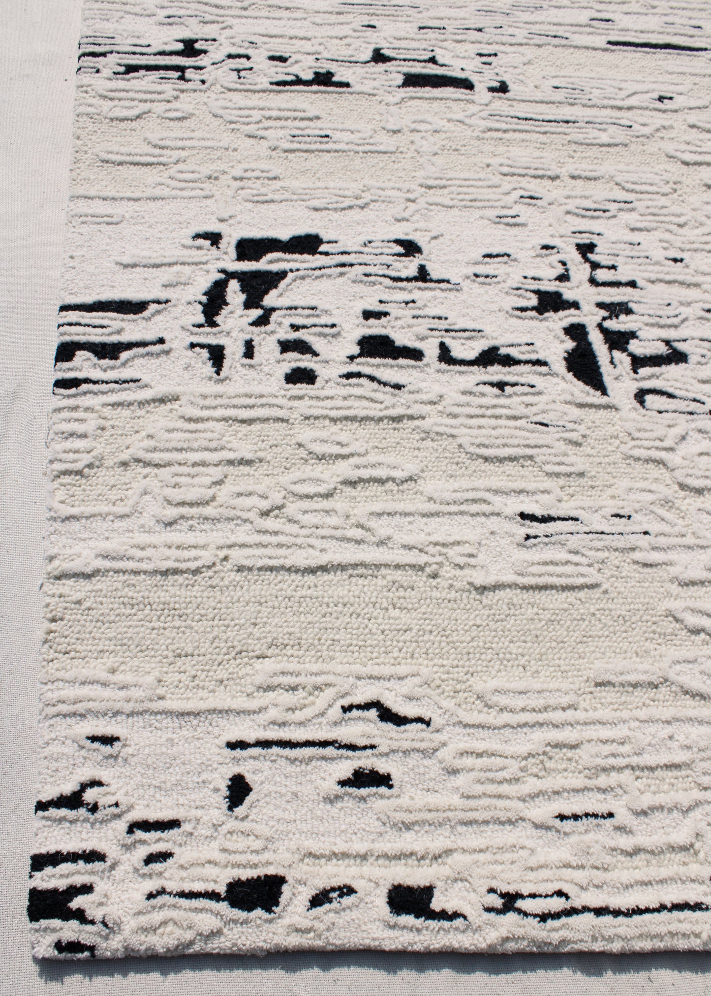 Trono Modern Black/White Abstract High-Low Rug