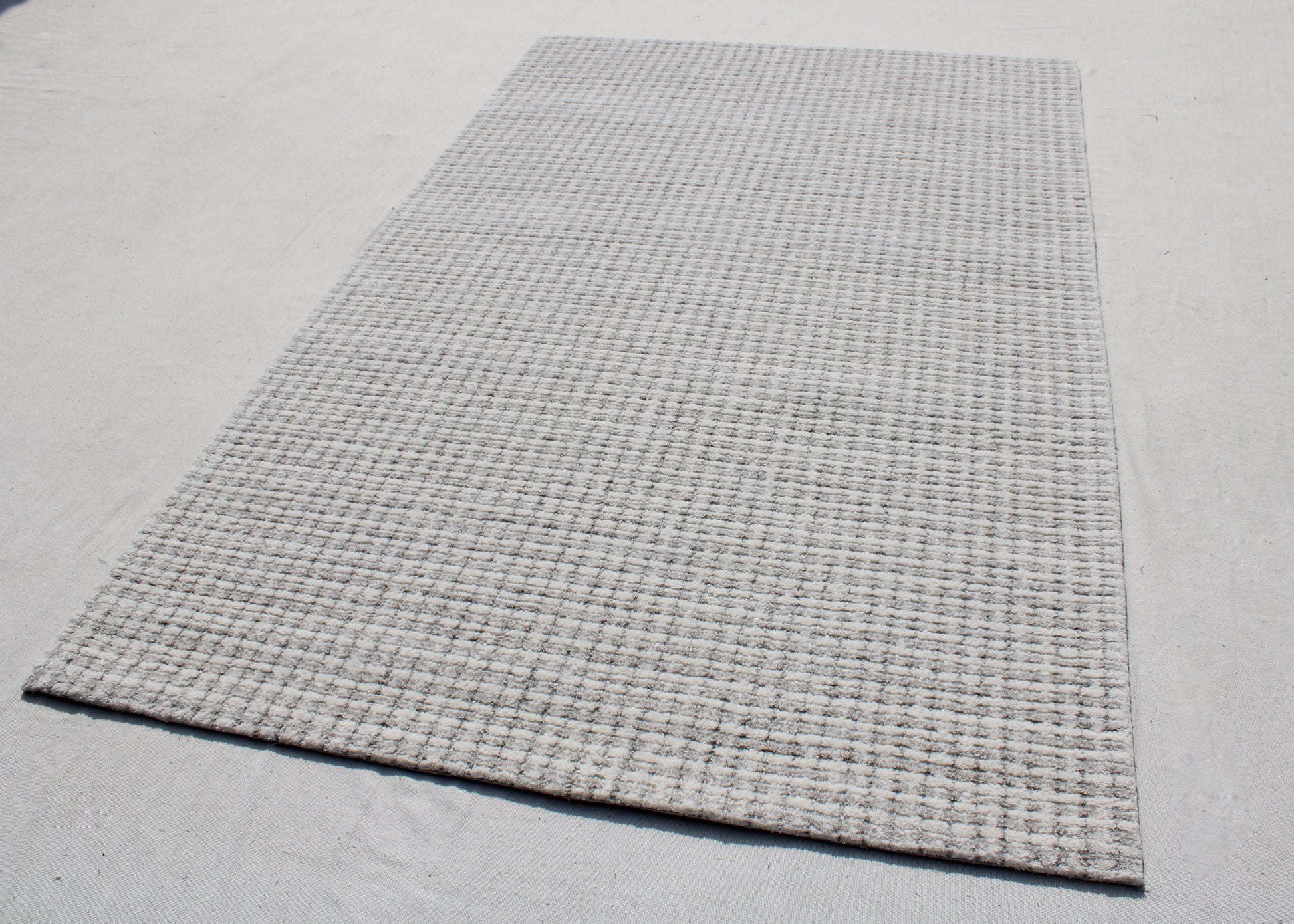 Trono Modern Ivory/Silver Geometric Low Pile Rug