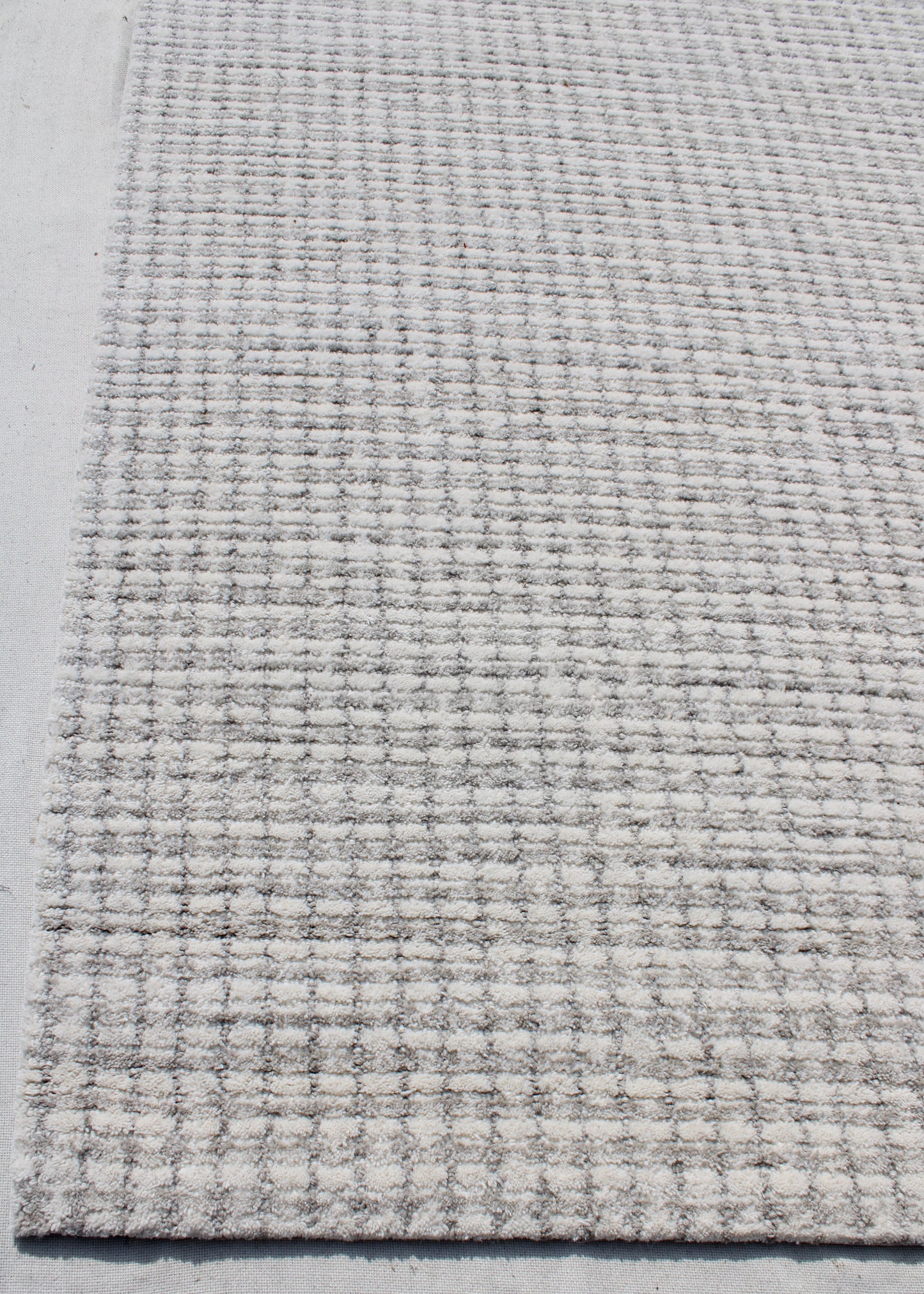 Trono Modern Ivory/Silver Geometric Low Pile Rug