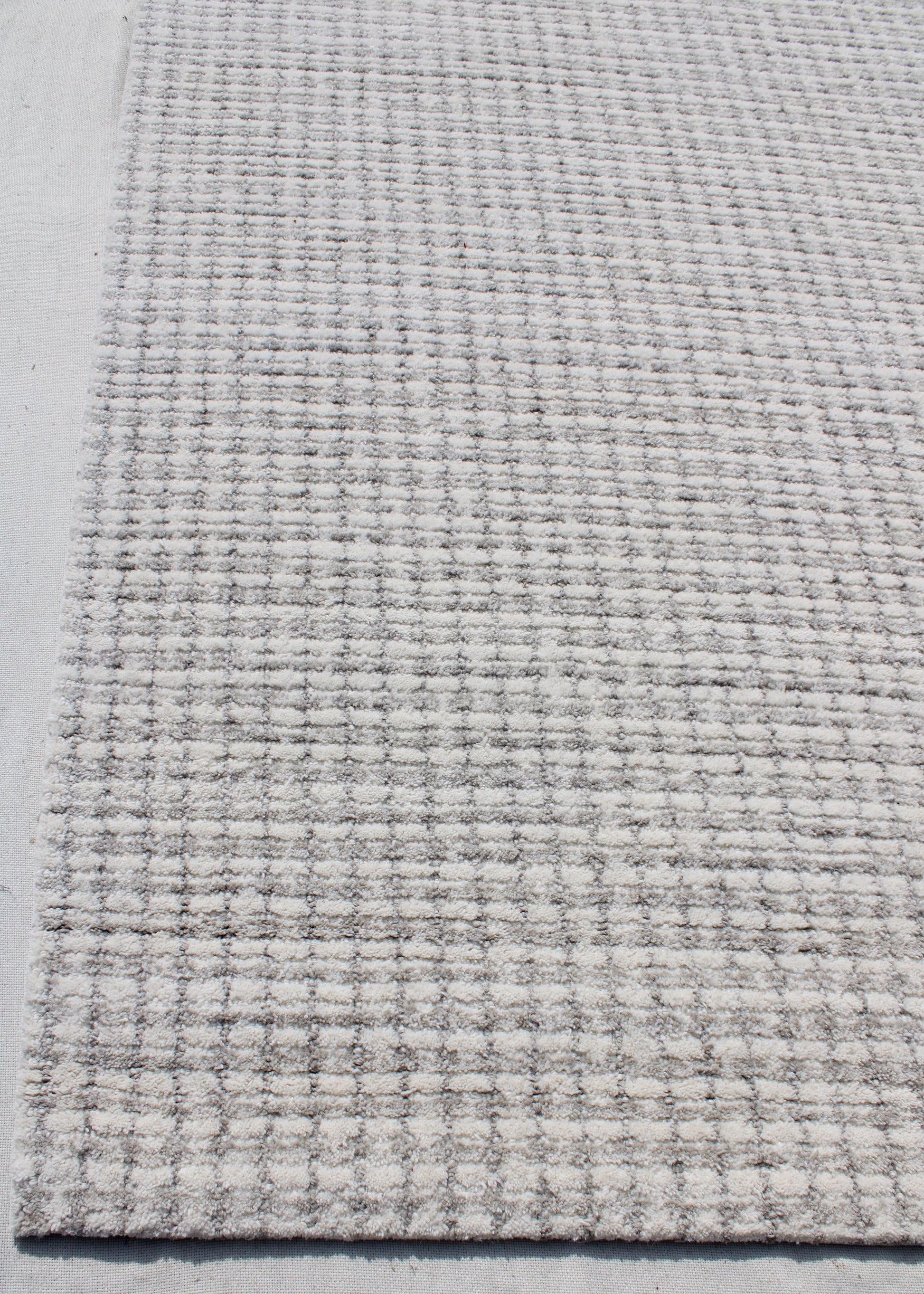 Trono Modern Ivory/Silver Geometric Low Pile Rug