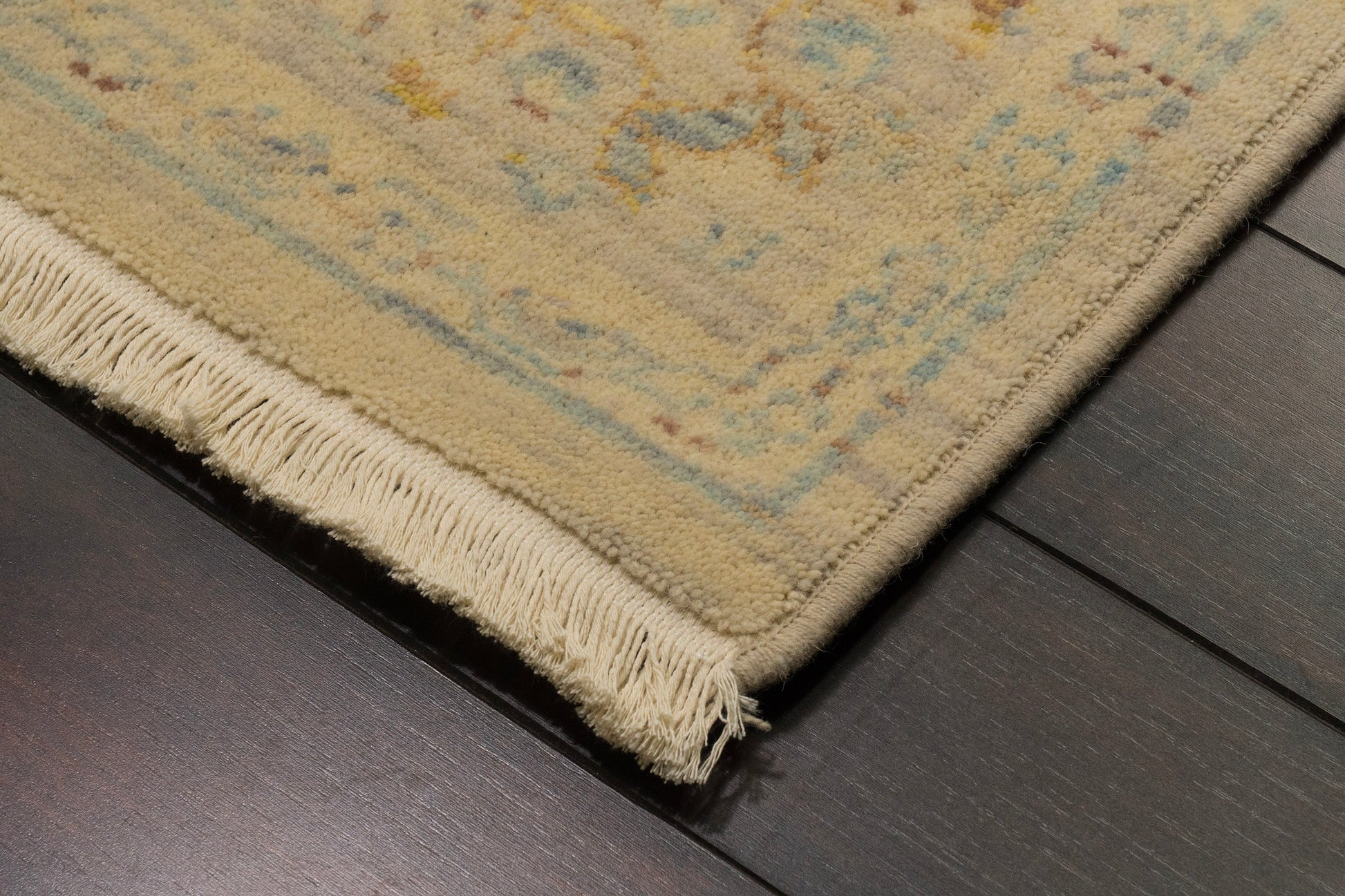 Wade Traditional Beige/Grey/Multi Floral Medium Pile Rug