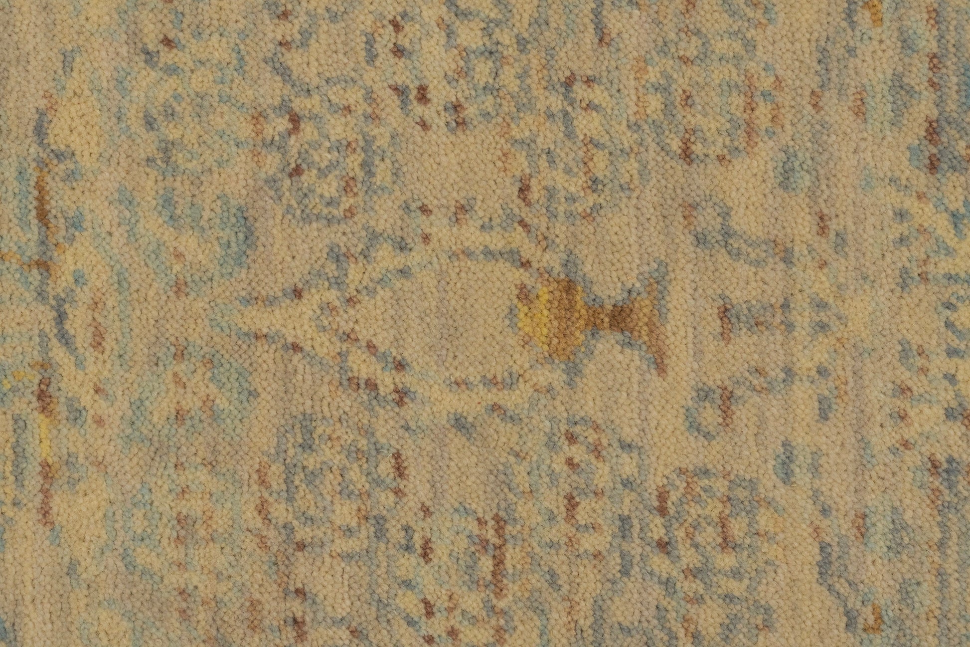 Wade Traditional Beige/Grey/Multi Floral Medium Pile Rug