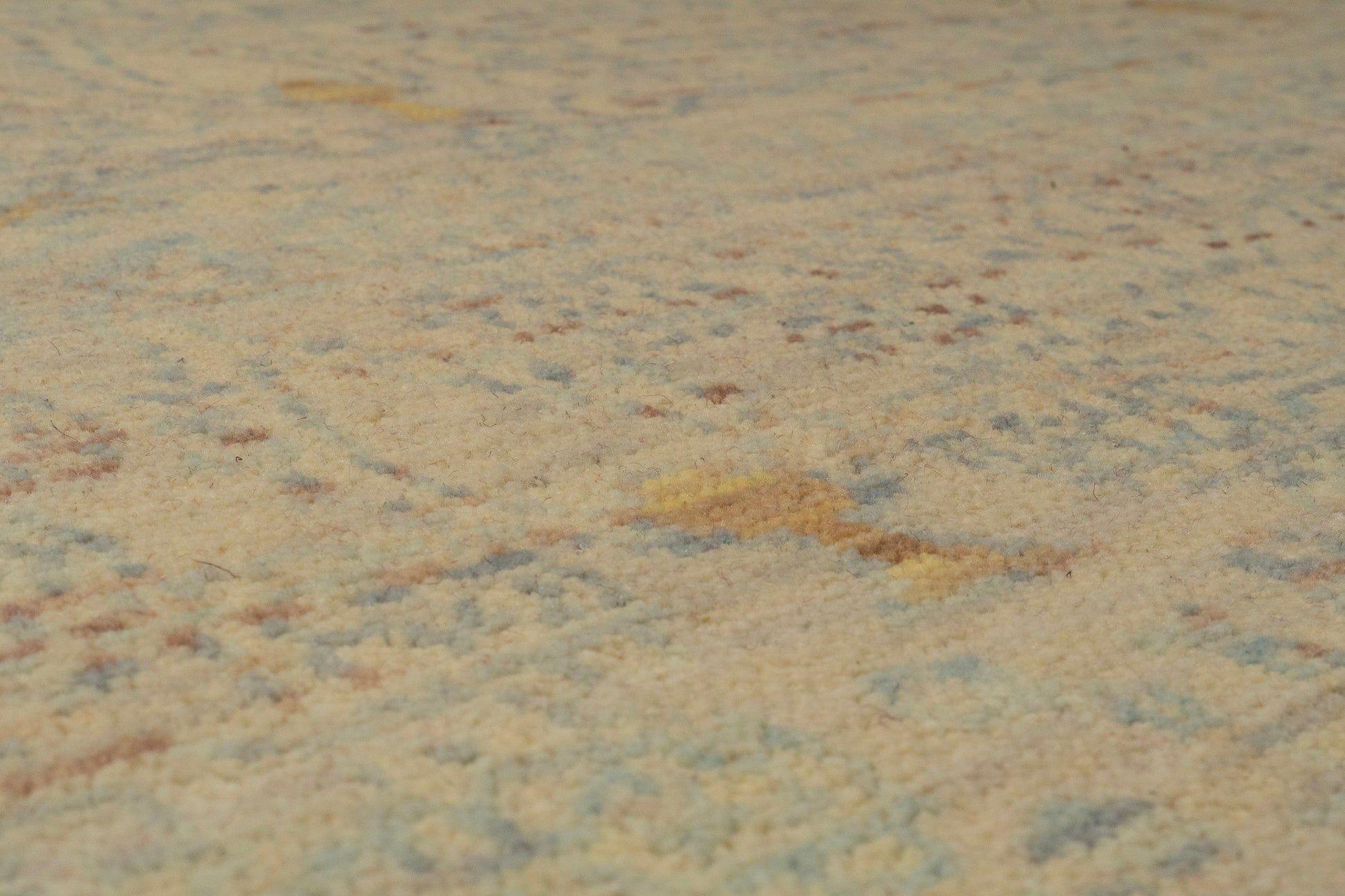Wade Traditional Beige/Grey/Multi Floral Medium Pile Rug