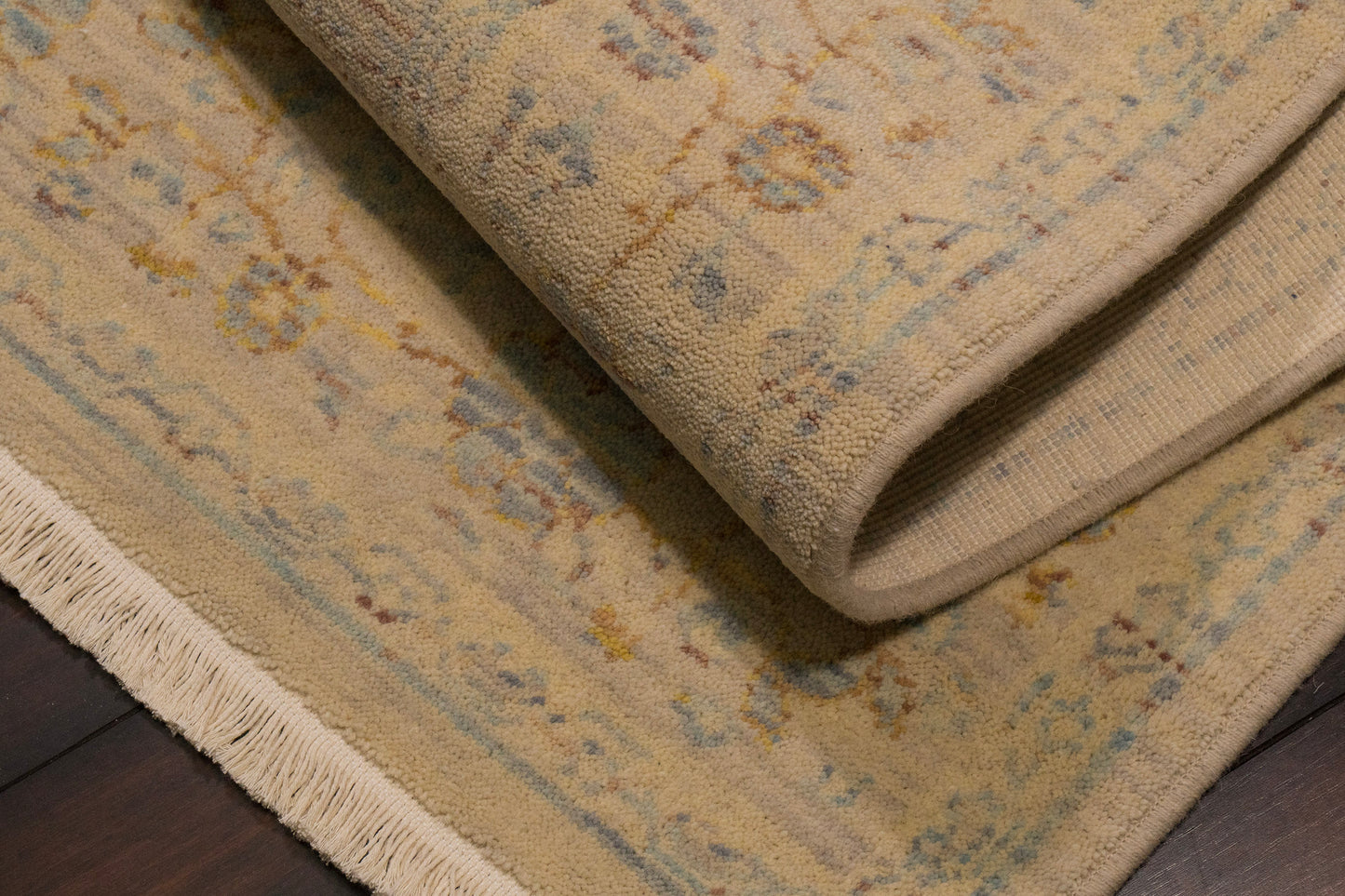 Wade Traditional Beige/Grey/Multi Floral Medium Pile Rug