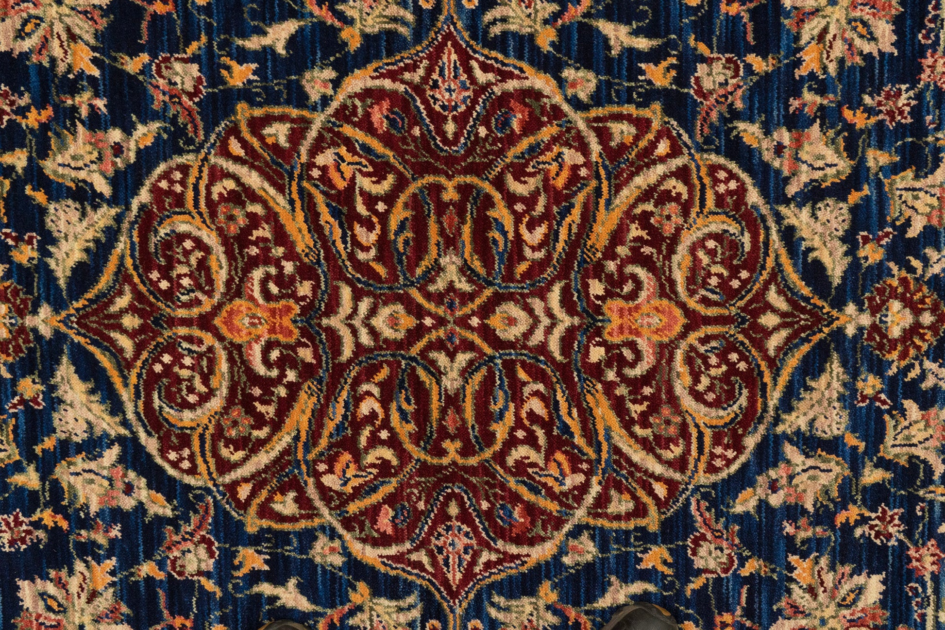 Wade Traditional Navy/Red/Multi Medallion Medium Pile Rug