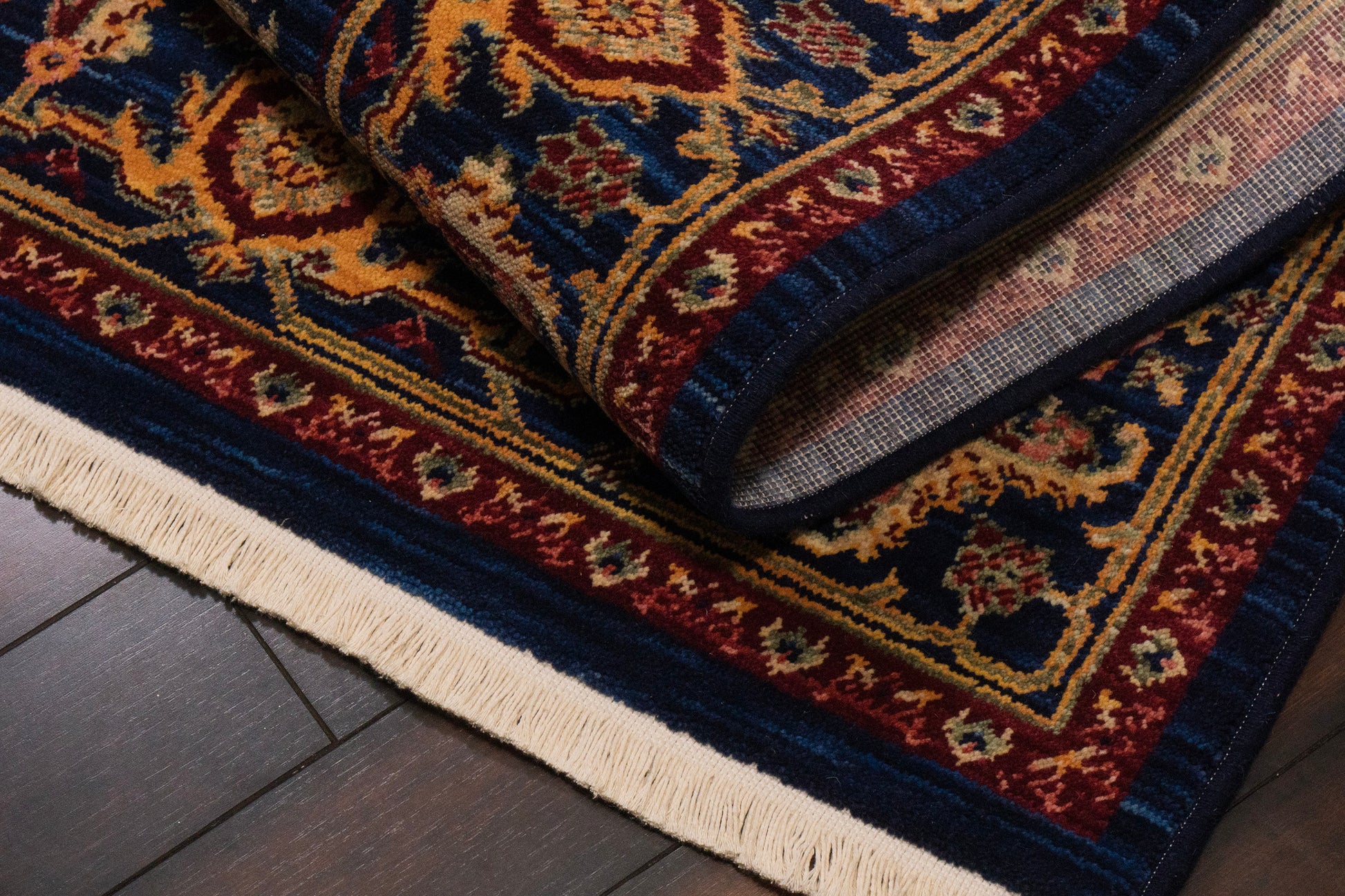 Wade Traditional Navy/Red/Multi Medallion Medium Pile Rug