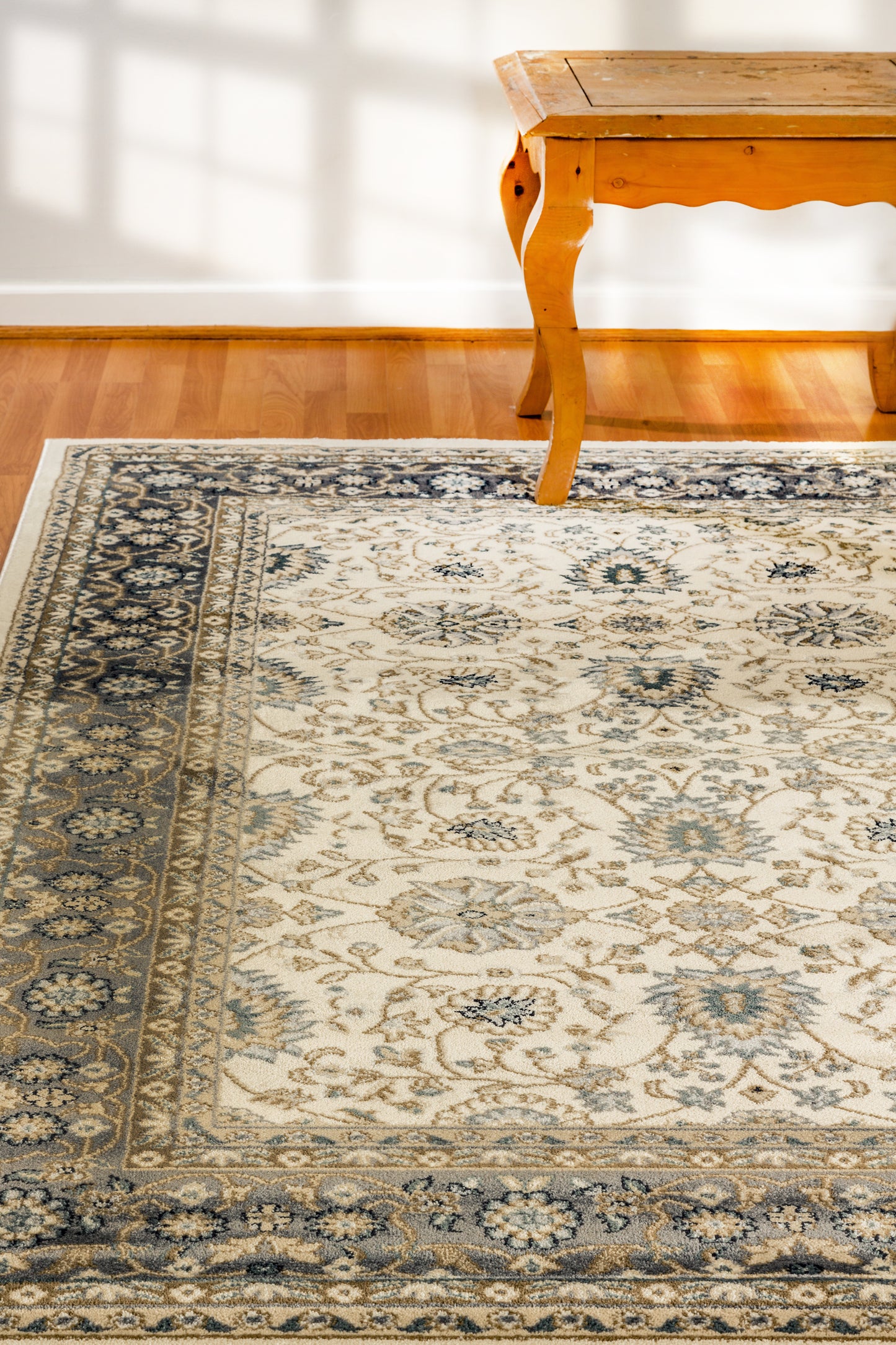 Yazd Traditional Ivory/Grey Classic Medium Pile Rug