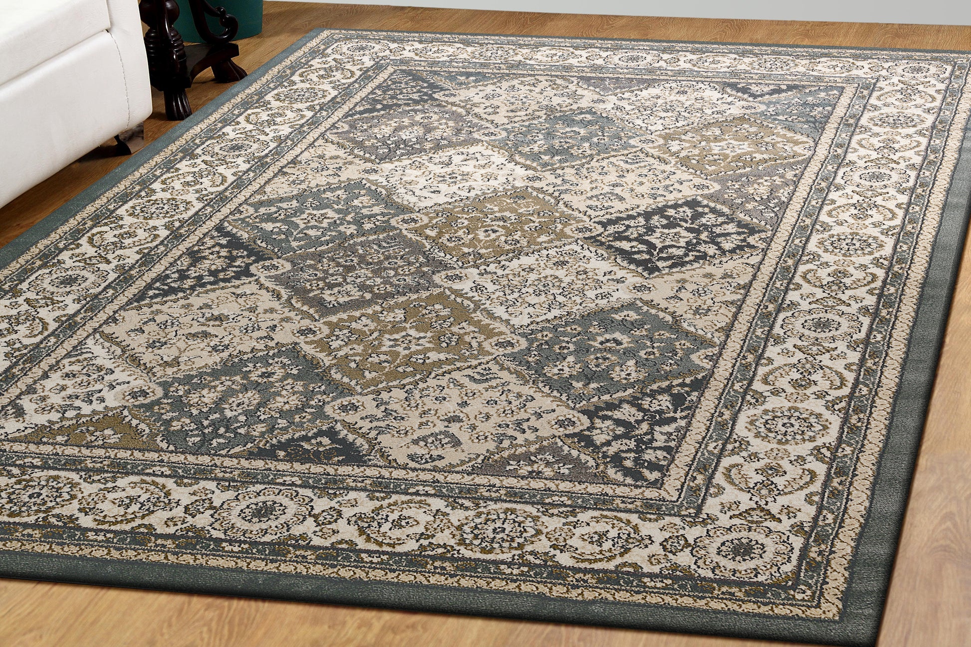 Yazd Traditional Blue/Ivory Classic Medium Pile Rug
