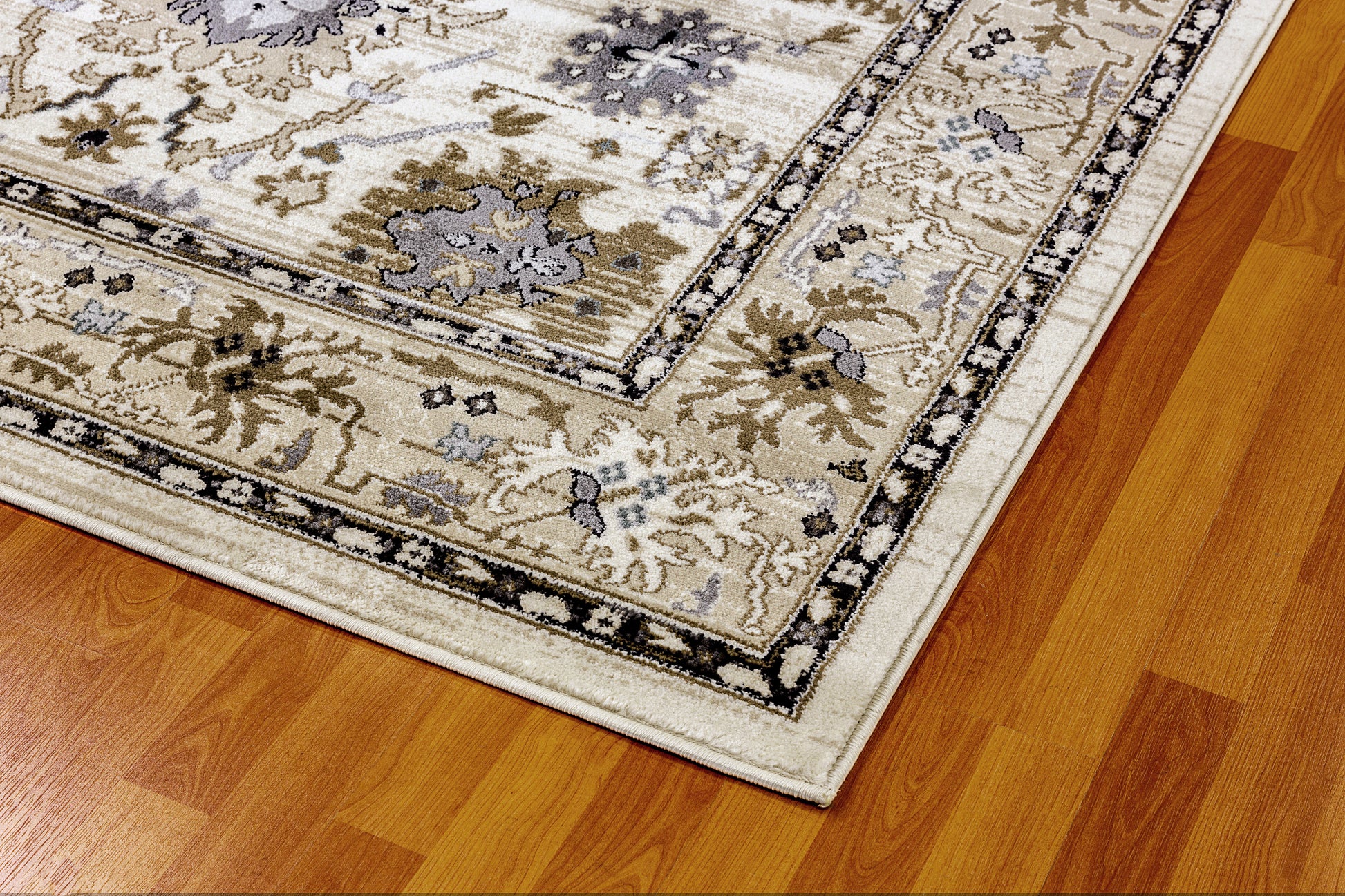Yazd Traditional Ivory Classic Medium Pile Rug