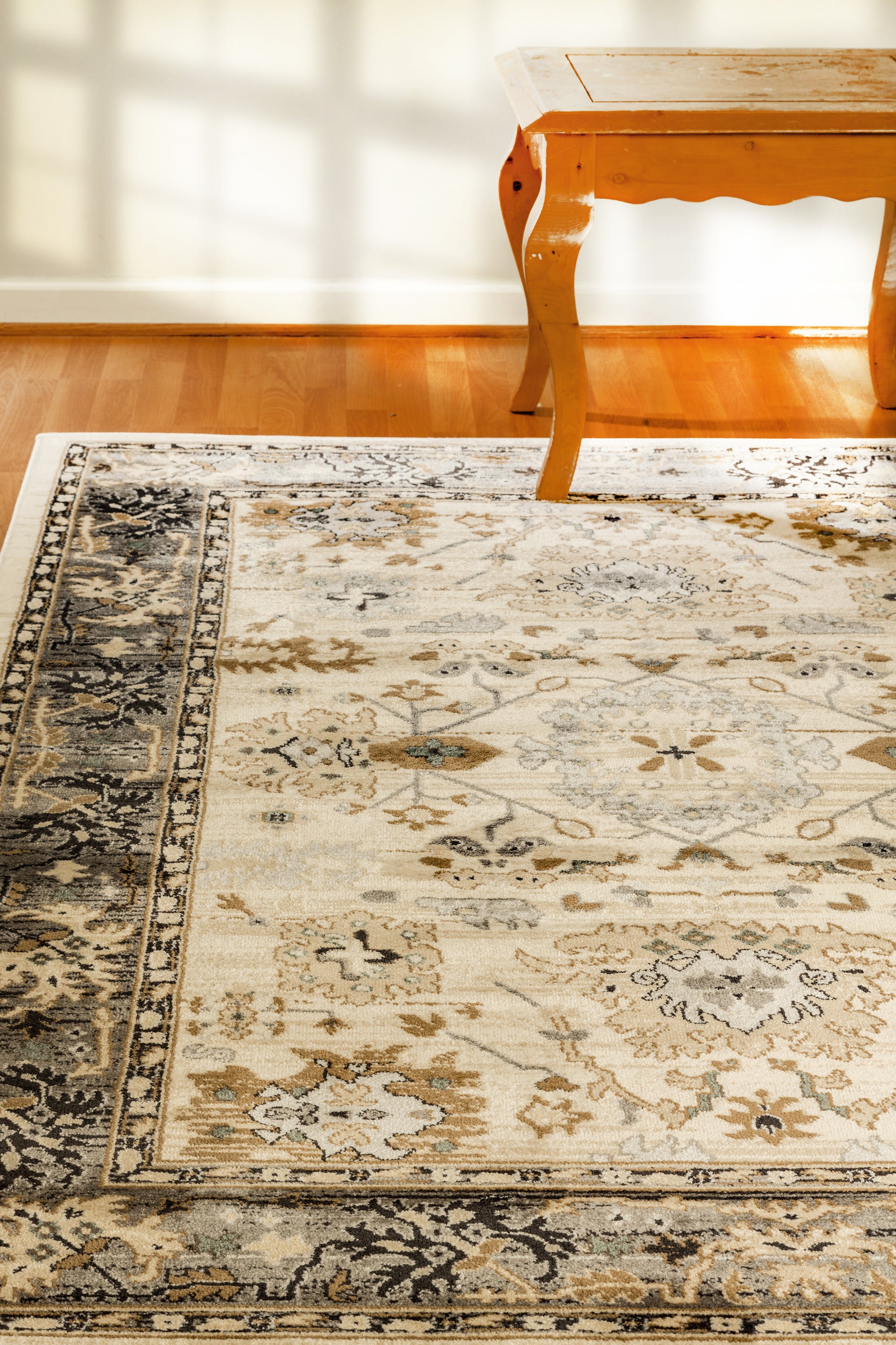 Yazd Traditional Ivory/Grey Classic Medium Pile Rug