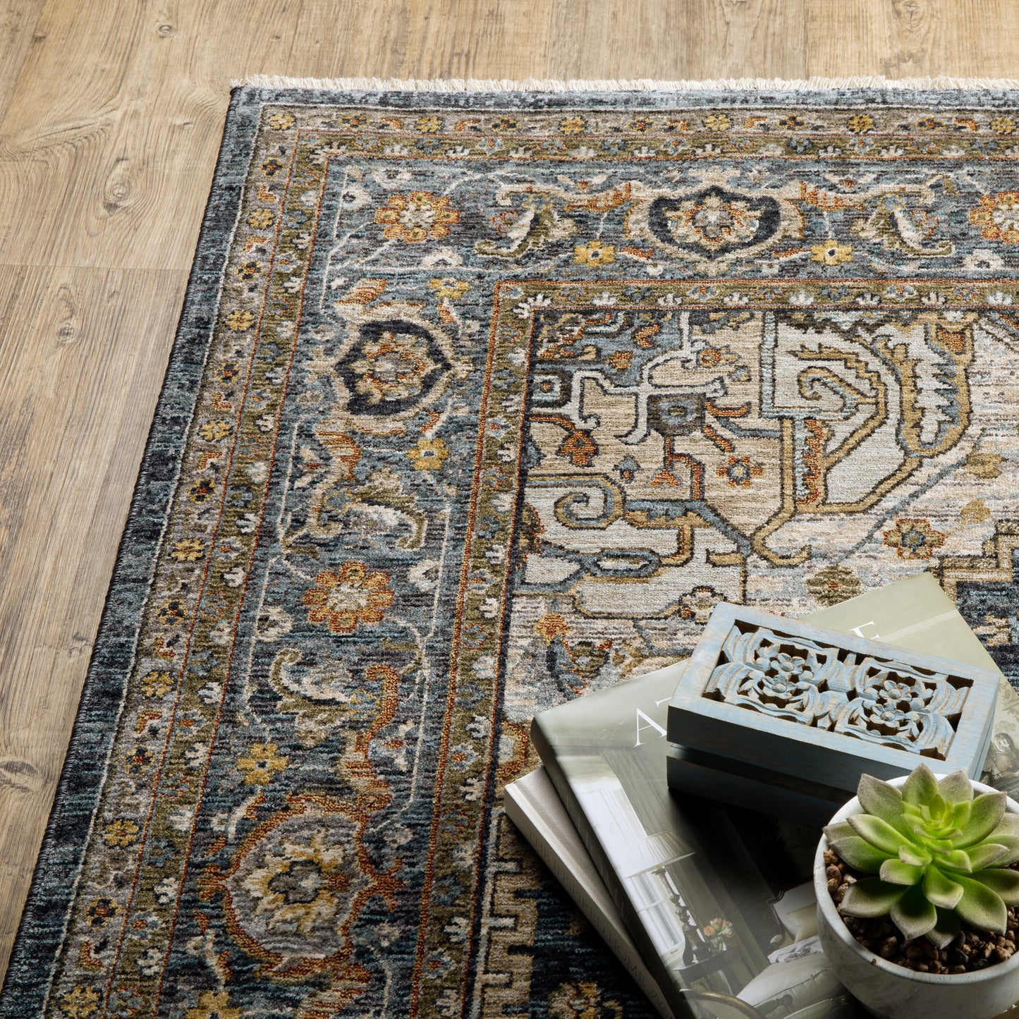 Aberdeen Medallion Blue/ Blue Oriental Cut Pile Rug