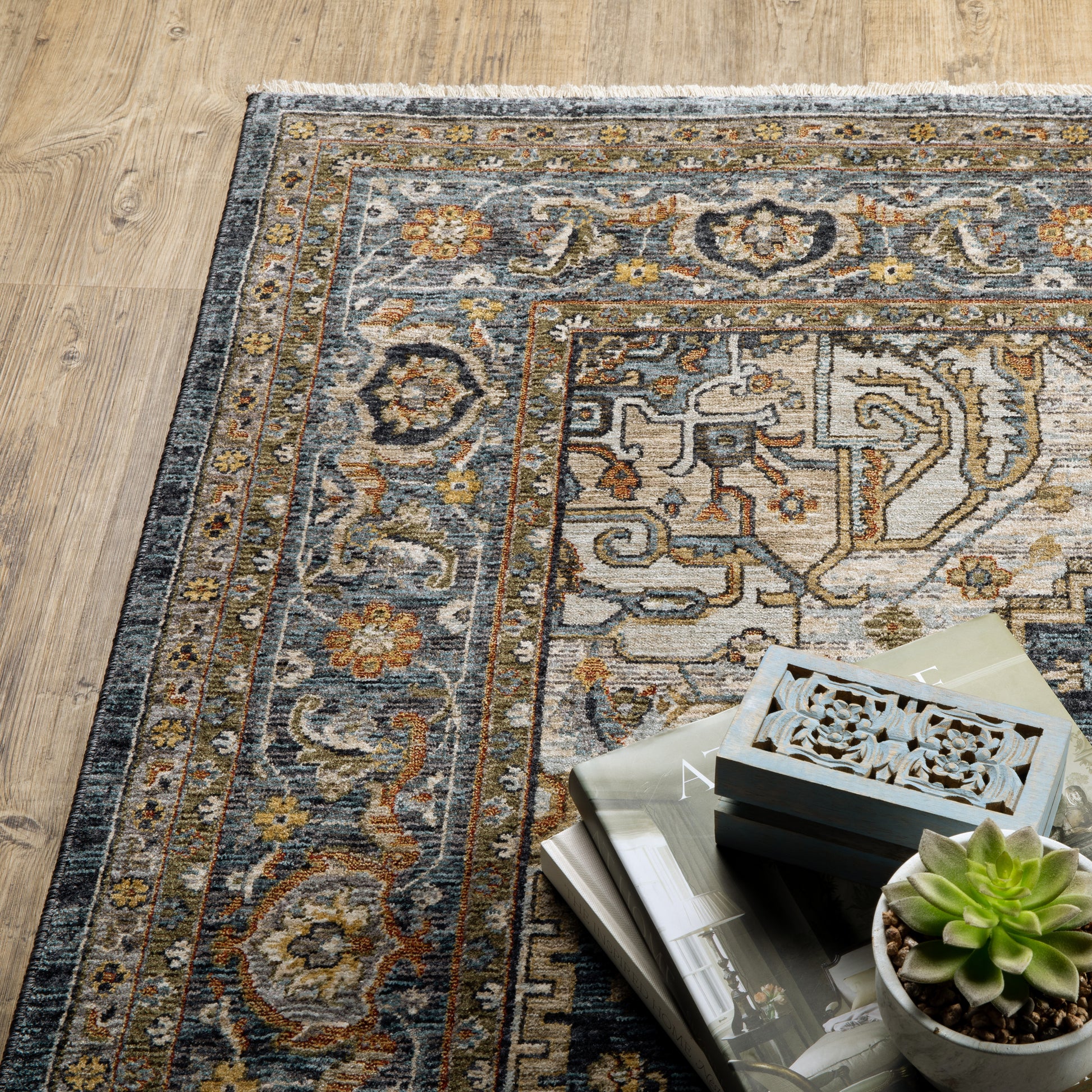 Aberdeen Medallion Blue/ Blue Oriental Cut Pile Rug
