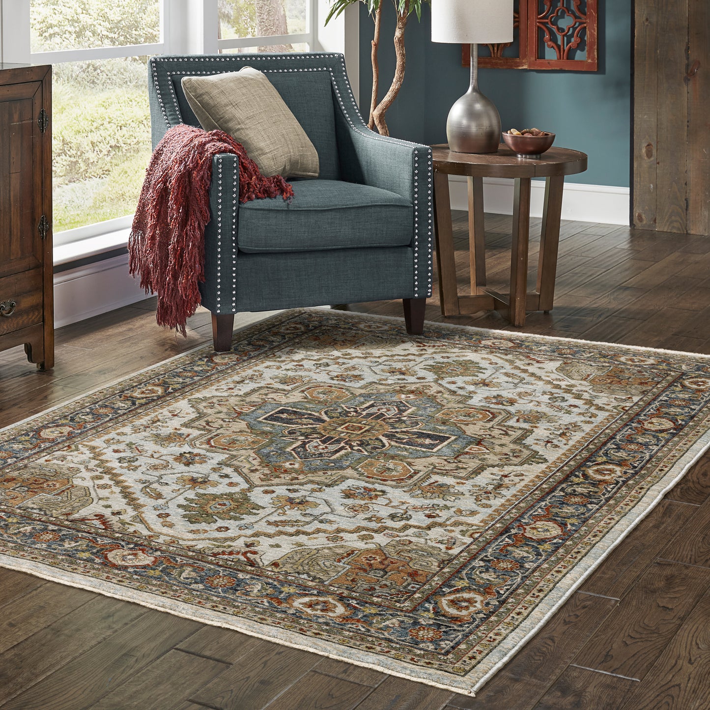 Aberdeen Medallion Ivory/ Blue Oriental Cut Pile Rug