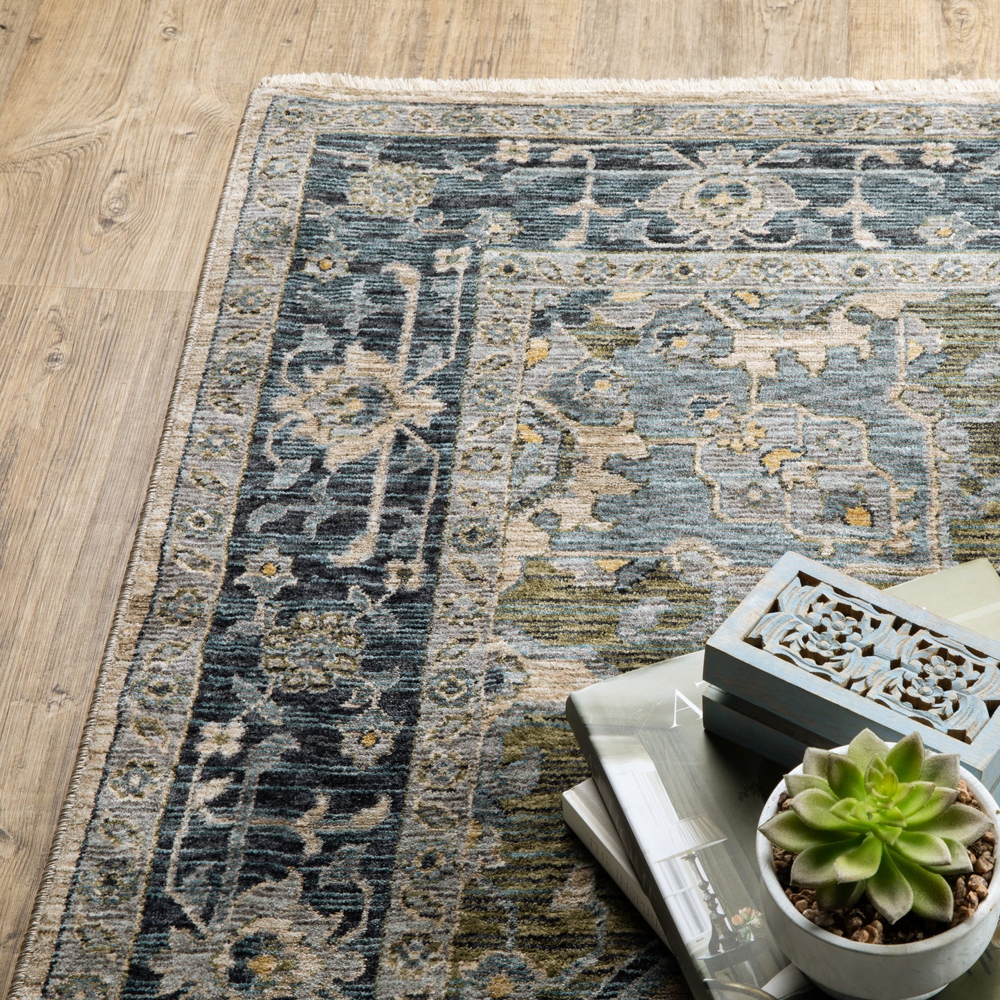 Aberdeen Medallion Blue/ Beige Oriental Cut Pile Rug