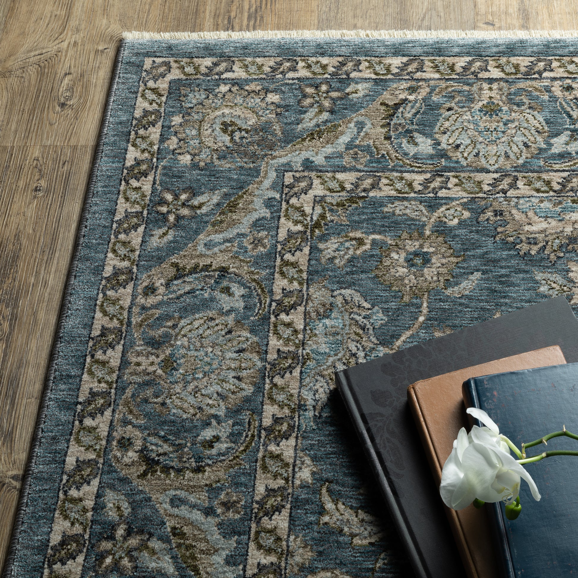 Aberdeen Floral Blue/ Beige Oriental Cut Pile Rug