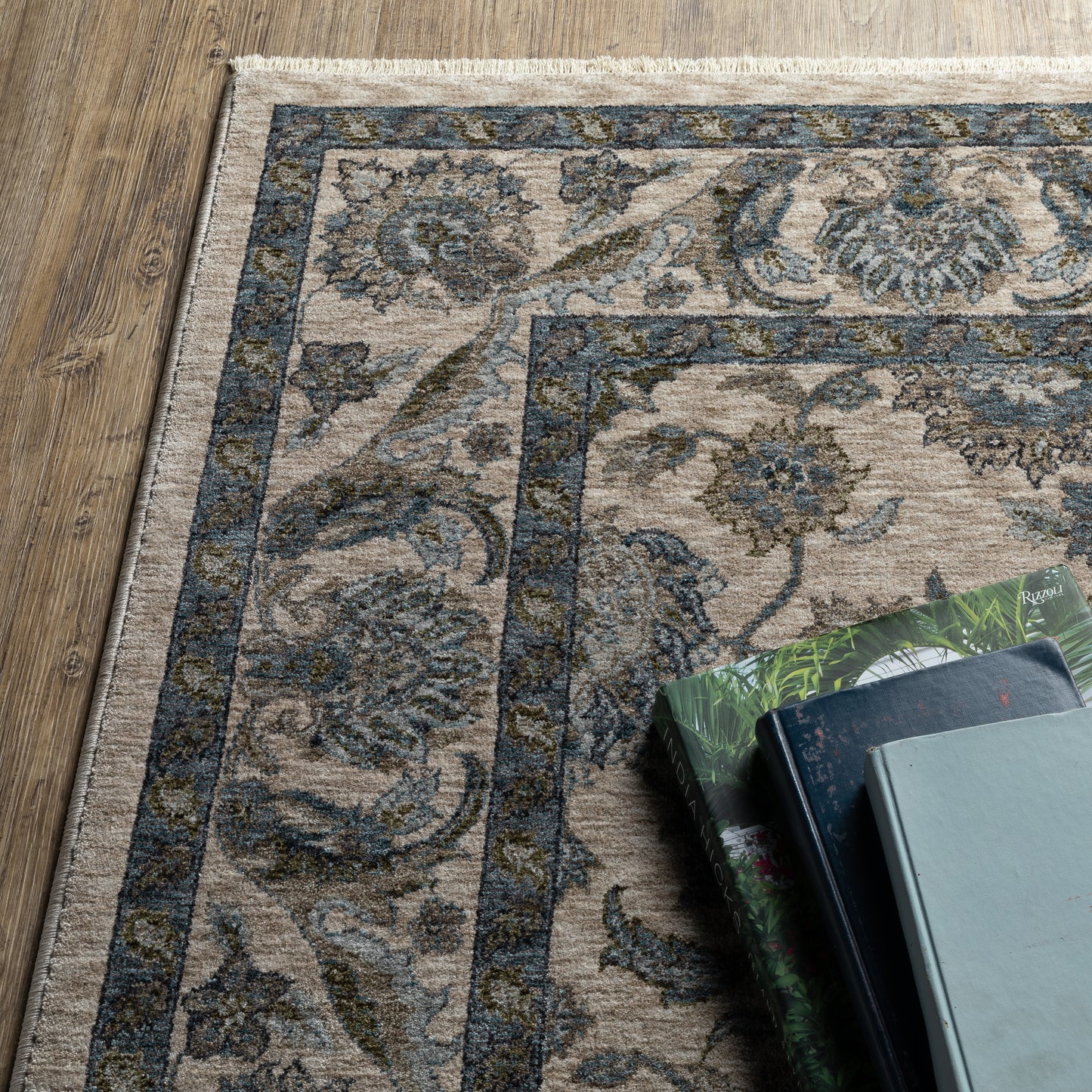 Aberdeen Floral Beige/ Blue Oriental Cut Pile Rug