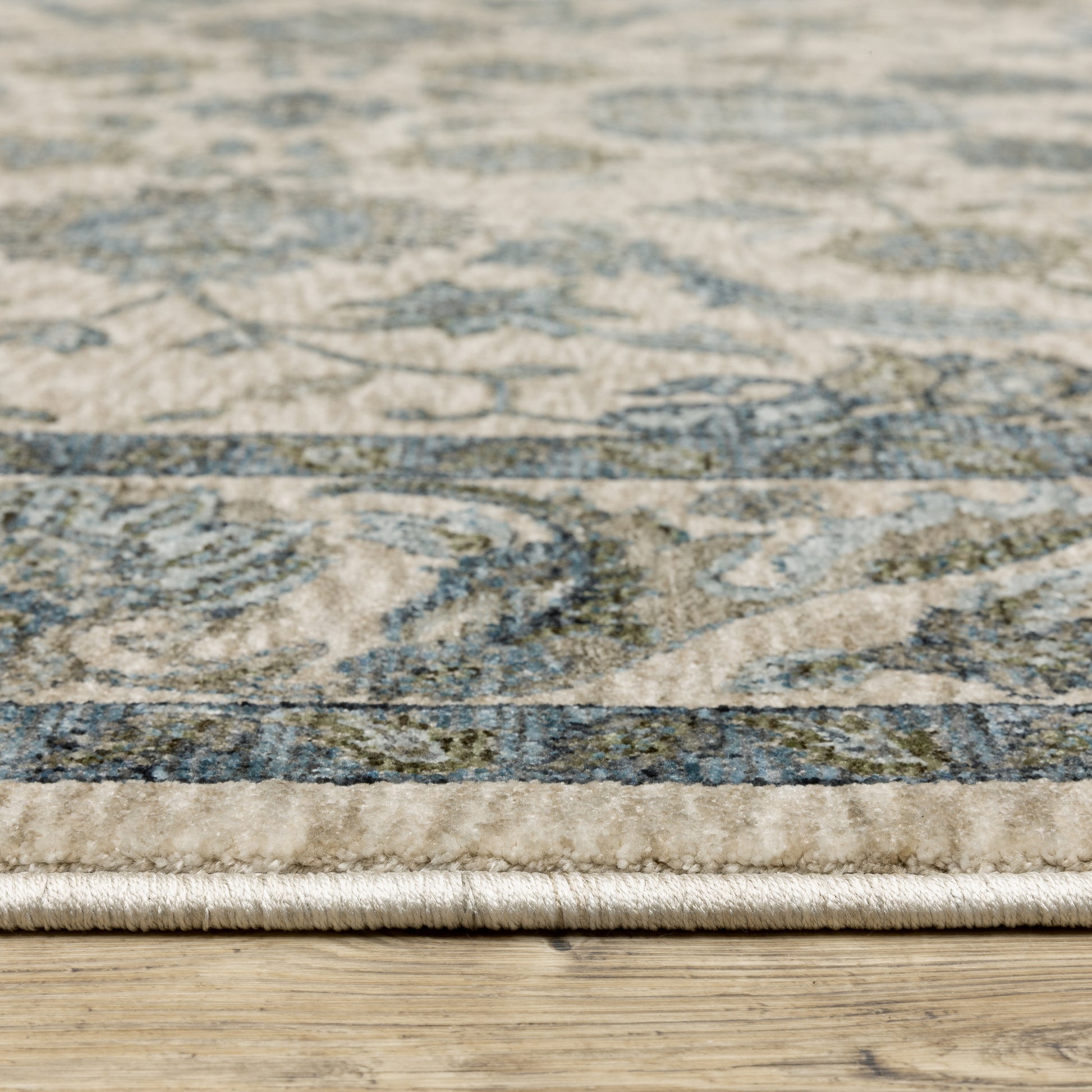 Aberdeen Floral Beige/ Blue Oriental Cut Pile Rug